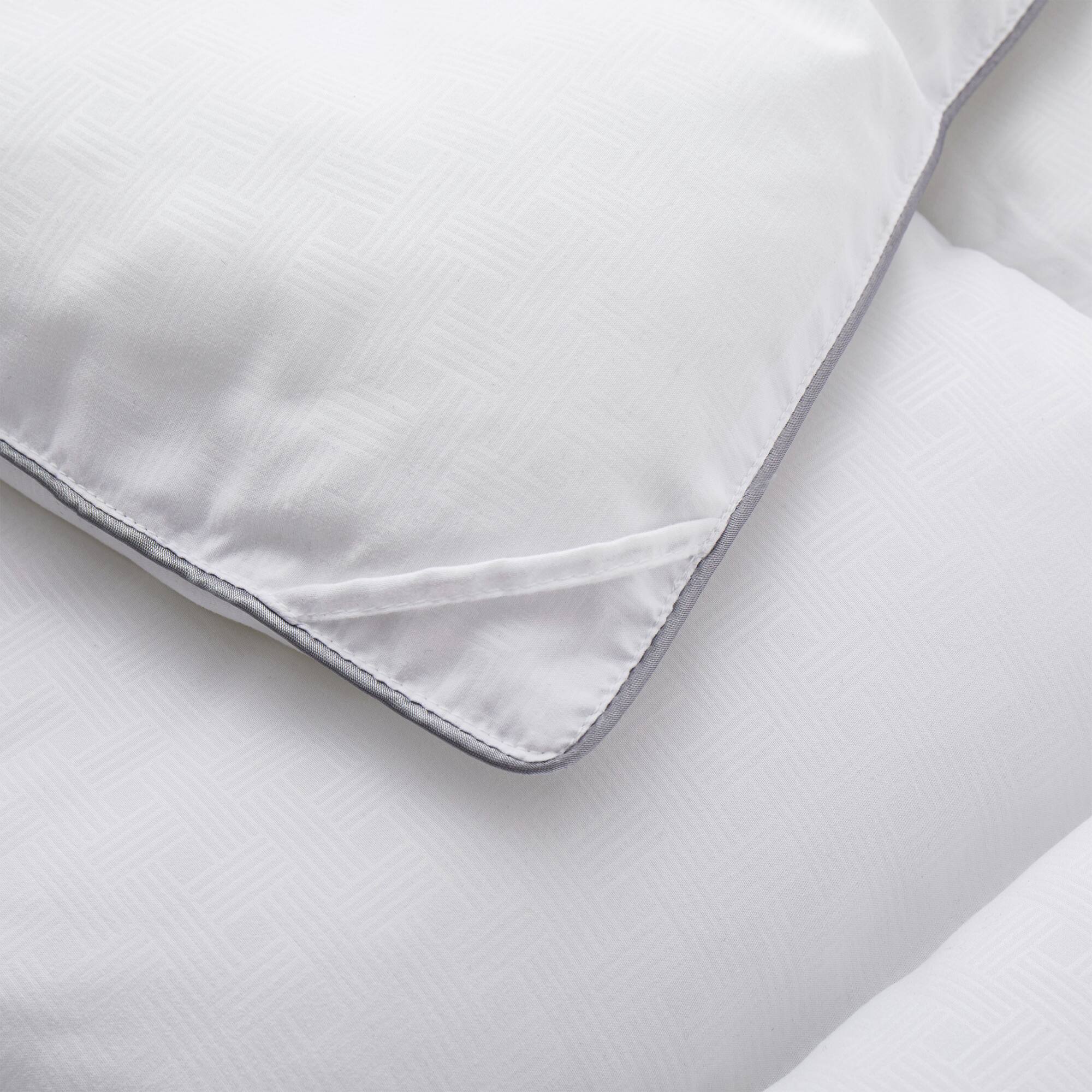 Back. Peace Nest - Peace Nest All-Season Fluffy Down Alternative Comforter Embossed Duvet Insert with Corner Tabs - White.
