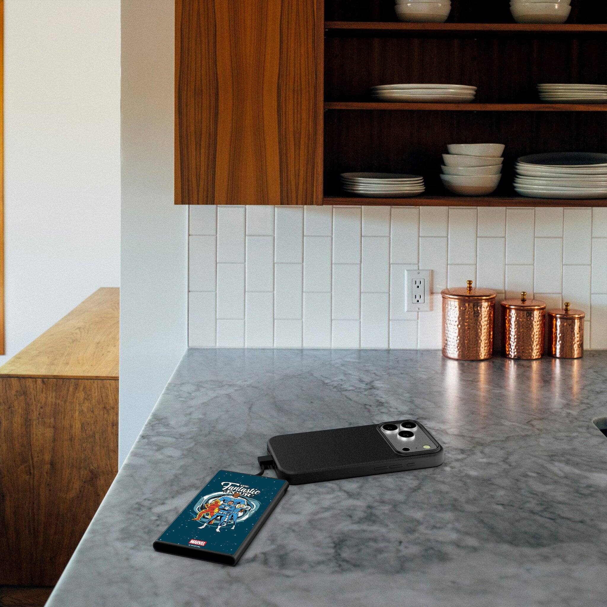 Back. Keyscaper - Marvel Badge 5000mAh Flat Powerbank - Fantastic Four 3.