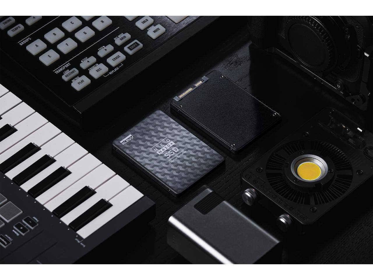 SWING TEMPO GROUPS A  
C H 8 9 F STEP E 1STEP TRANSPORT COUNT-IN REC LOOP RESTART METRO PLAY  
SOLD MUTE GRID SHIFT ERASE  
KLEVV  
O E N N410+ SSD Creative Enclution