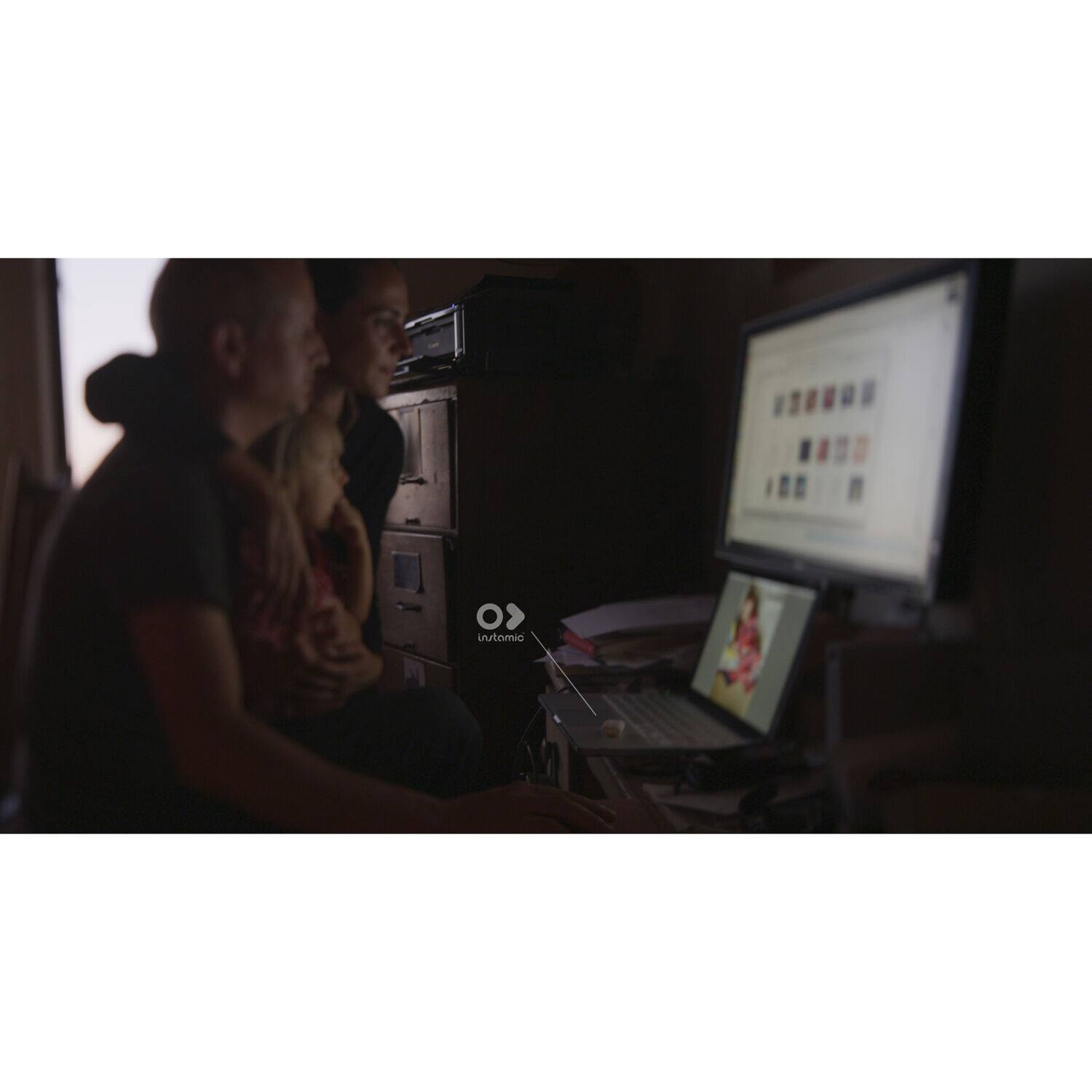 Alt View 5. Zoom - Zoom Instamic Pro Plus C (Mono/Stereo Model) Ultra-Compact Wearable 32-Bit Float Recorder, & Wireless Microphone, IP67 W.