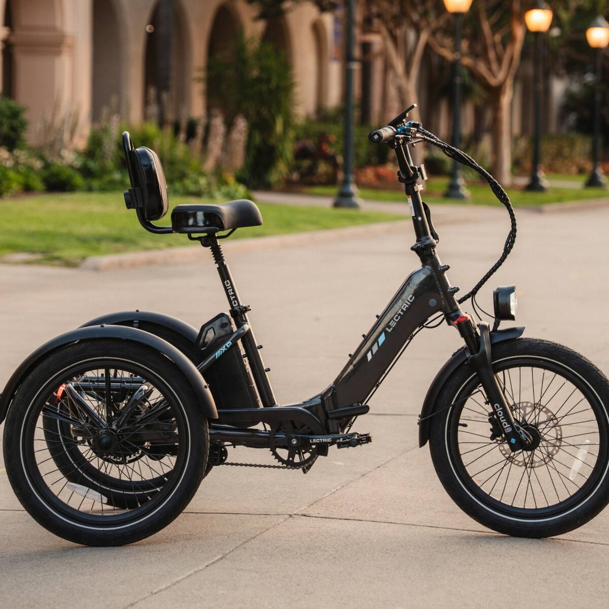 The text on the image is "LECTRIC MXD LESTRI cloudi".