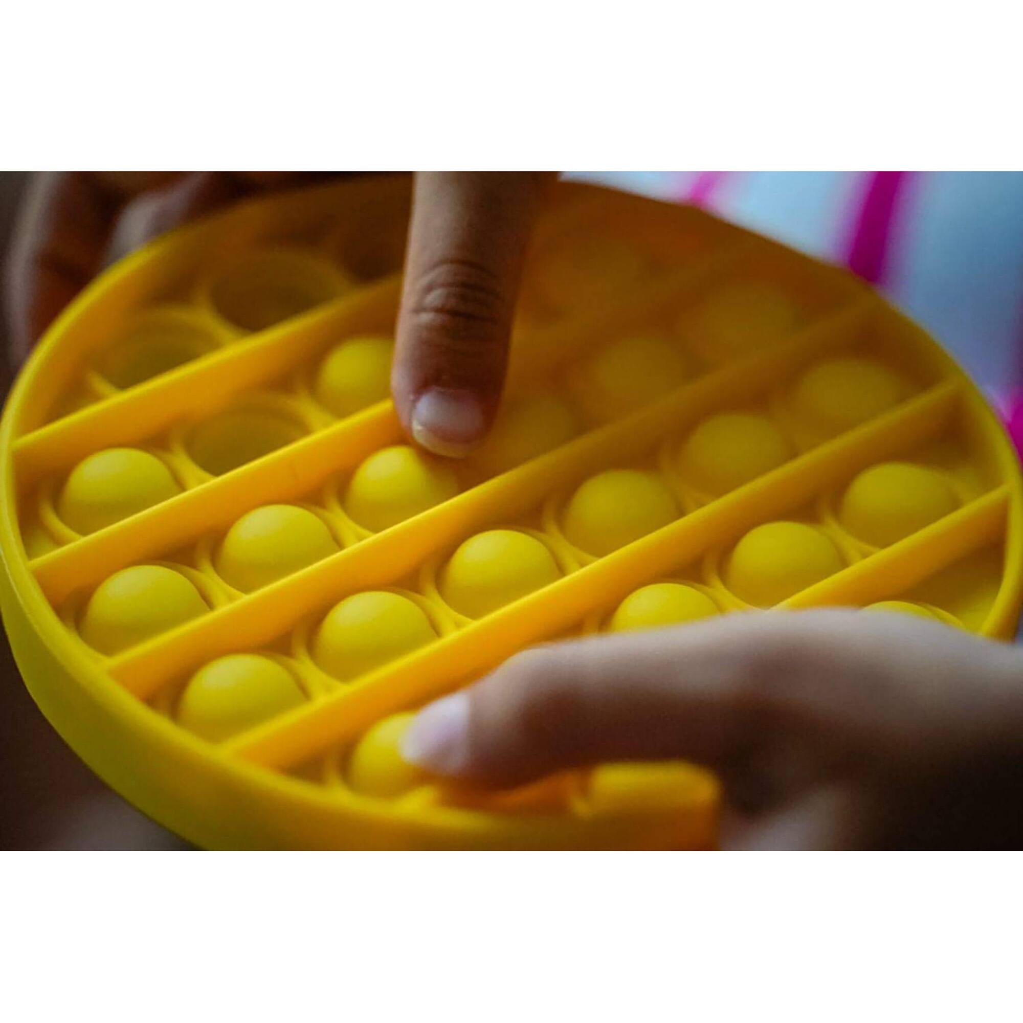 Back. FoxMind Games - Last One Lost, Yellow - Fidget Toy.