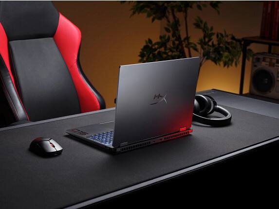 Alt View 2. HyperX - HP HyperX Laptop 15-gb0711nr 15" NVIDIA GeForce RTX 5070 Ryzen 7 8745HX 16GB 1TB - Iridescent black.