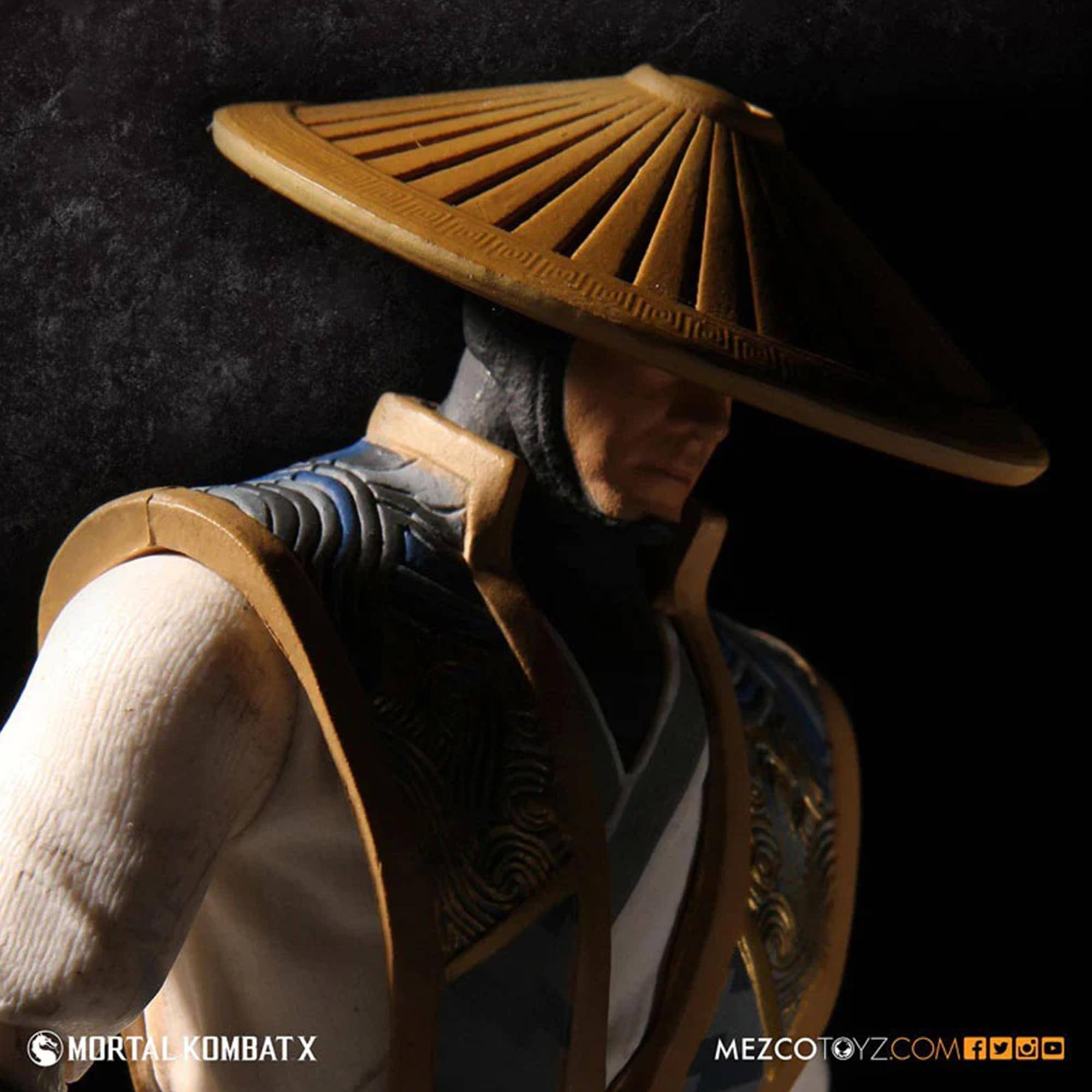 MORTAL KOMBAT X  
MEZCOTOYZ.COM
