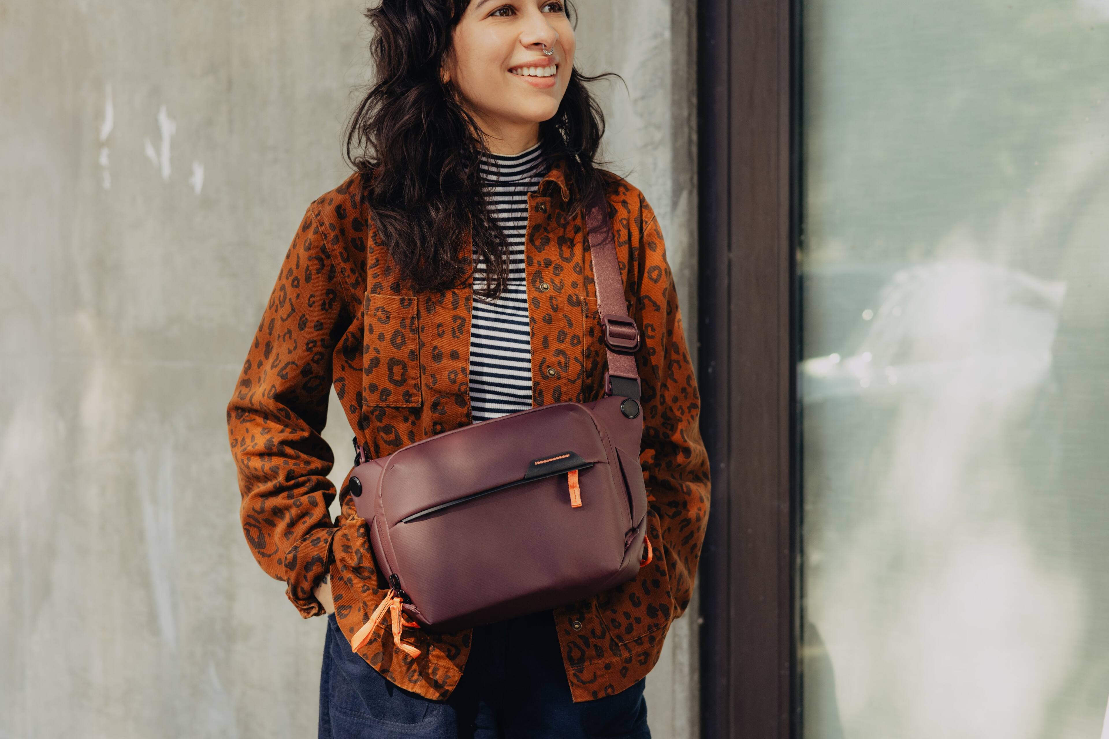 Left. Peak Design - Everyday Sling 3L - Eclipse.