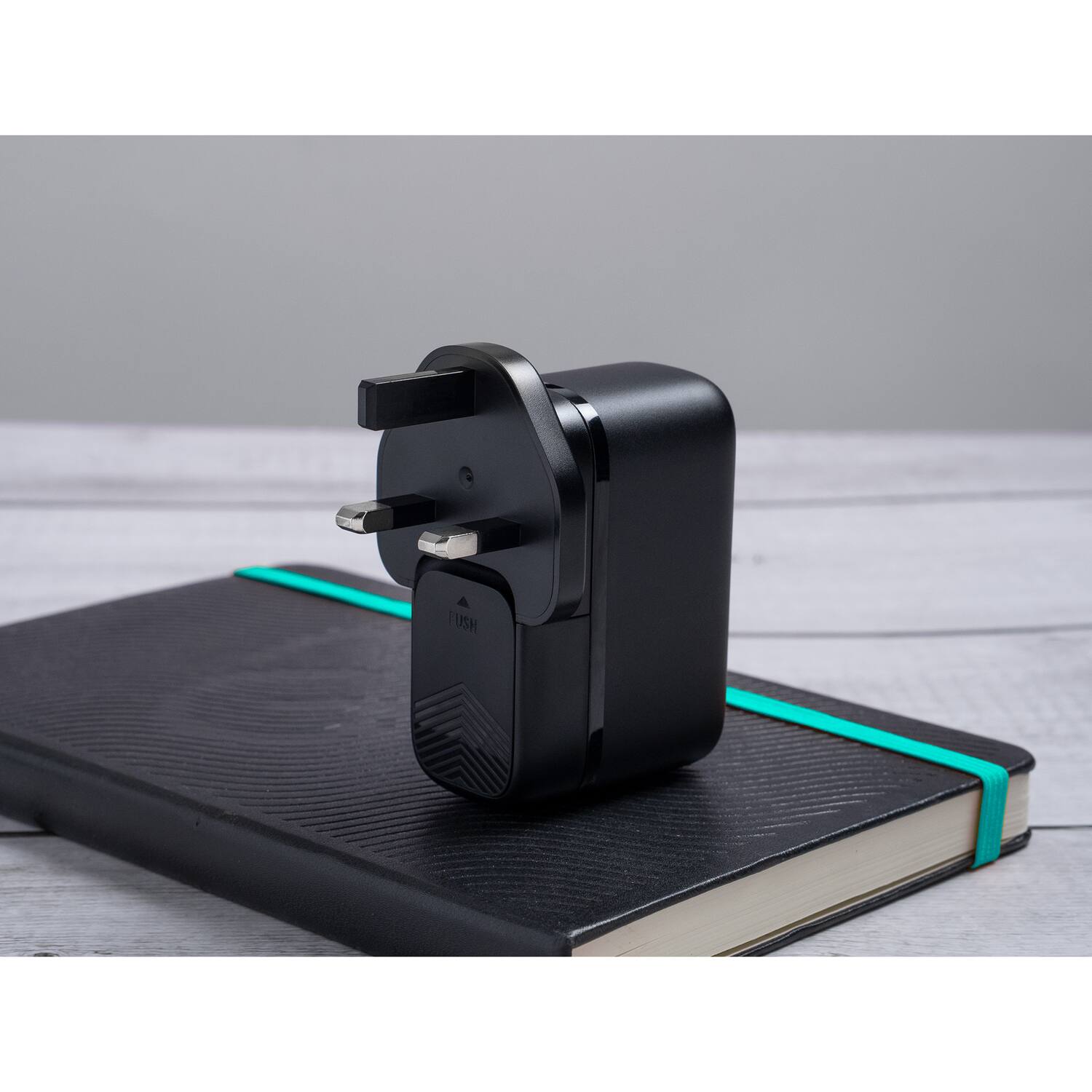 Alt View 2. Scapade - AirPower 65-Watt PD Multi-USB Travel Charger with International Plugs - Black.