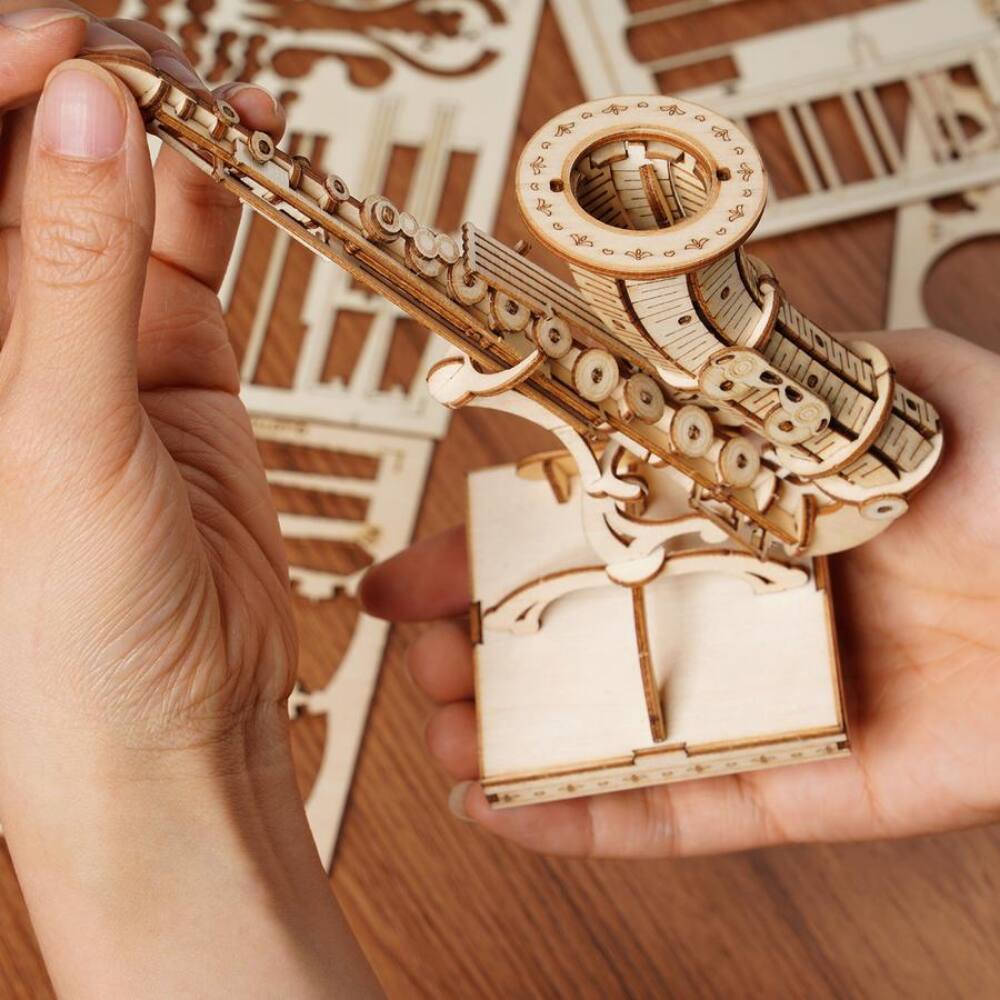 Left. 3D Puzzle - DIY 3D Puzzle - Saxophone - 136pcs.