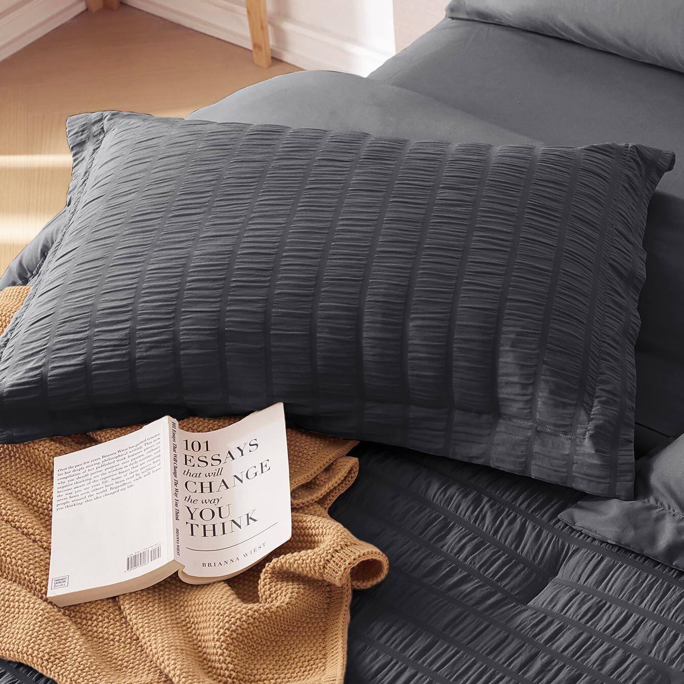 101 Essays That Will Change the Way You Think  
Brianna West