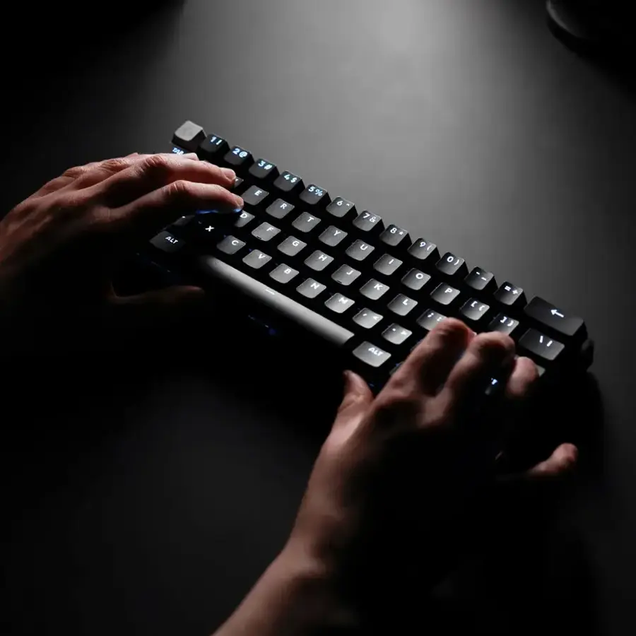 The text on the image reads: "MALT 11 x 2 e 3 4 # E R D F e G V  5 % 6 T 7 & Y 8 . U 9 I H I o  J o N K P M L I I ALT - E ( - + 3 , t I I". This text is a combination of various keyboard keys, including letters, numbers, and symbols. It appears to be a collection of random keys, but it does not form any coherent message or pattern.
