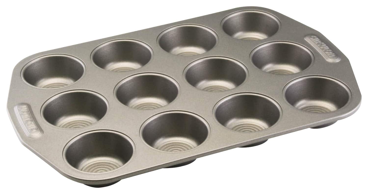 Angle. Circulon - Bakeware 12-Cup Muffin Pan - Silver.