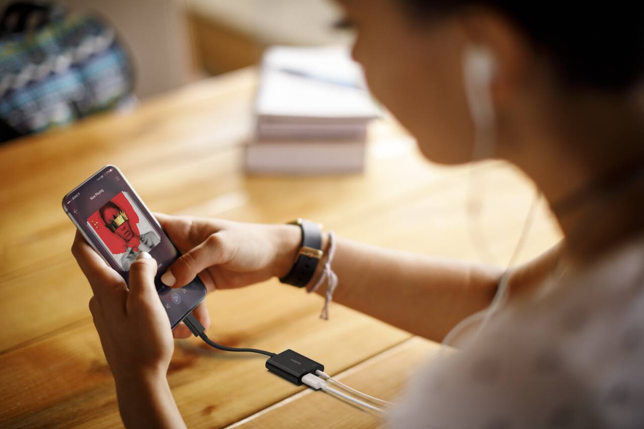 Alt View 7. Belkin - 3.5mm Audio & USB-C Adaptor - Fast Charge Compatible USB-C Audio Adaptor for iPad Pro, Galaxy, Pixel, OnePlus & More - Black.