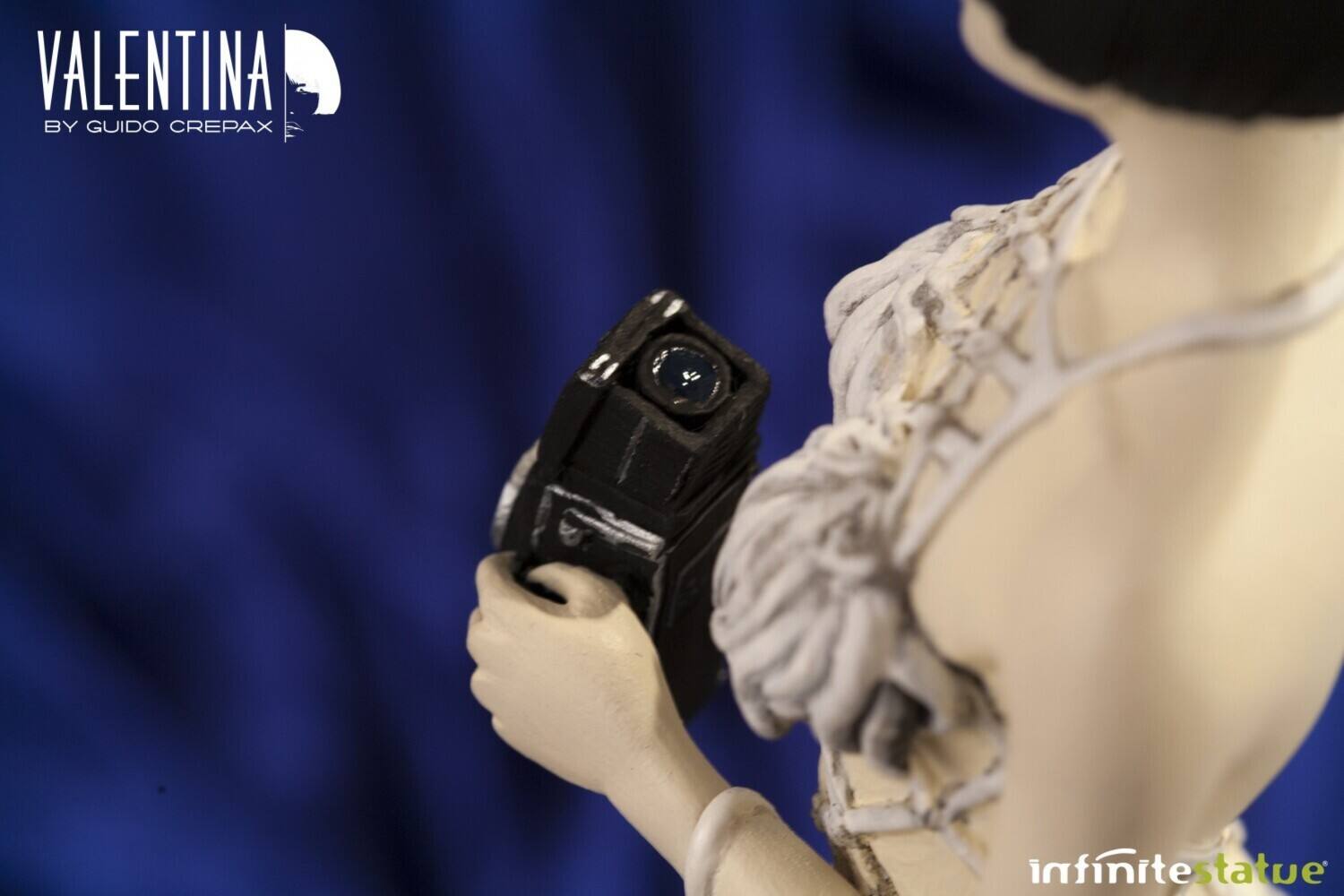 VALENTINA  
BY GUIDO CREPAX  

infinitestatue