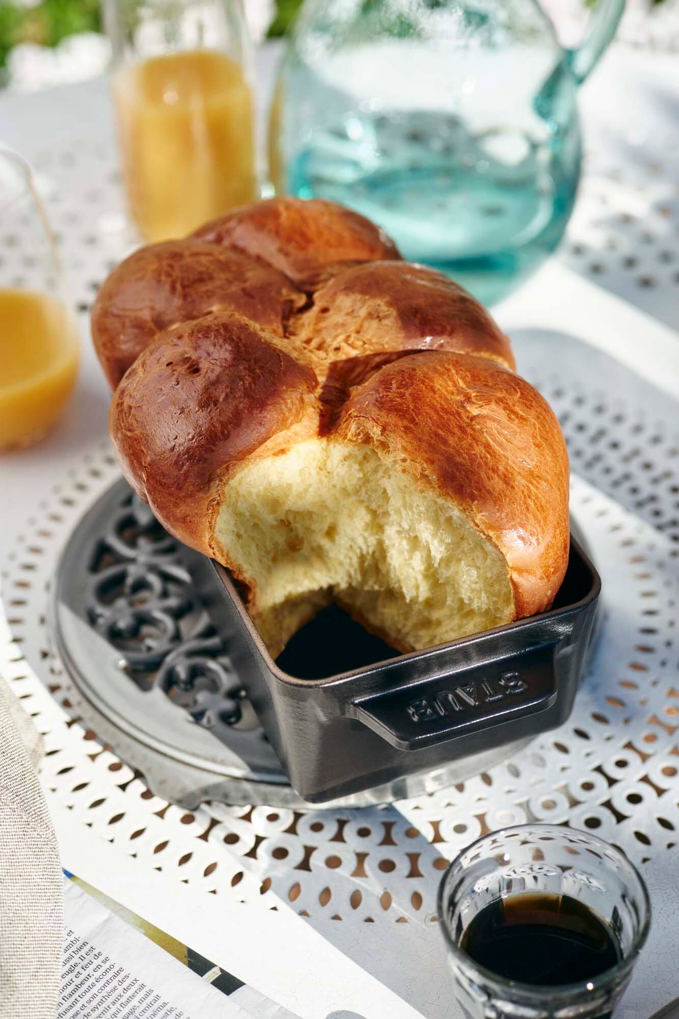 Sure, here is the corrected and grouped text:

---

STALE  
am- bien est 11 de se feu as ua eugle.  
en cono- 5 des nour flambeur, toute contrai deux E fusant  
desynthese LICML aux Batteralt croirait mais e desyn de enir m age, nma tle, de -  

---

This text appears to be a mix of French and possibly other languages, with some words and phrases not forming coherent sentences. If you need further clarification or context, please let me know!