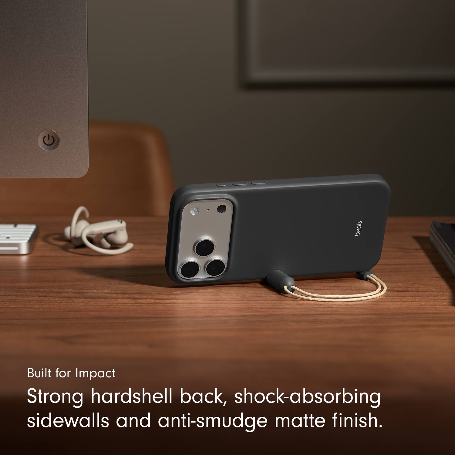 Built for Impact  
Strong hardshell back, shock-absorbing sidewalls and anti-smudge matte finish.