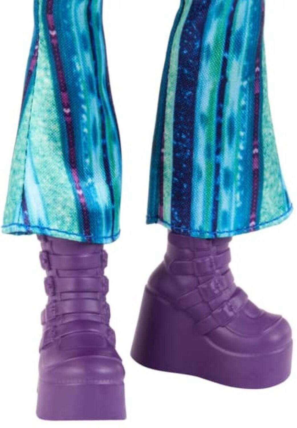 Alt View 3. Mattel - Mattel - Disney Descendants: The Rise Of Red Fashion Doll & Accessory - Uliana, Younger Sister Of - Collectibles - Multicolor.