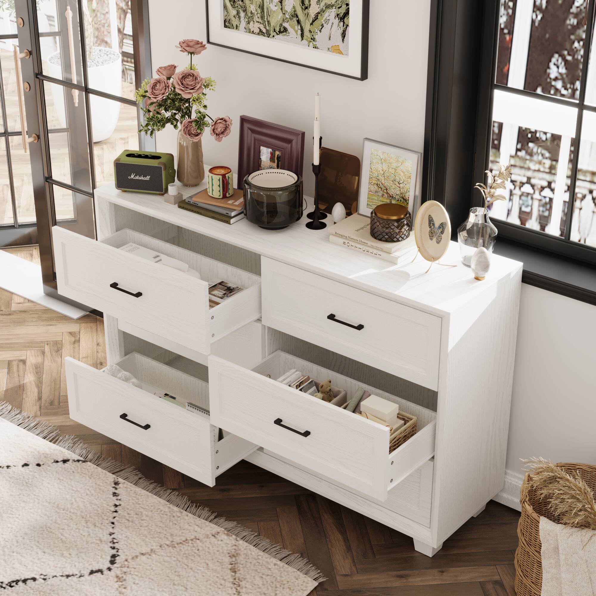 The text in the image is "Marshall".