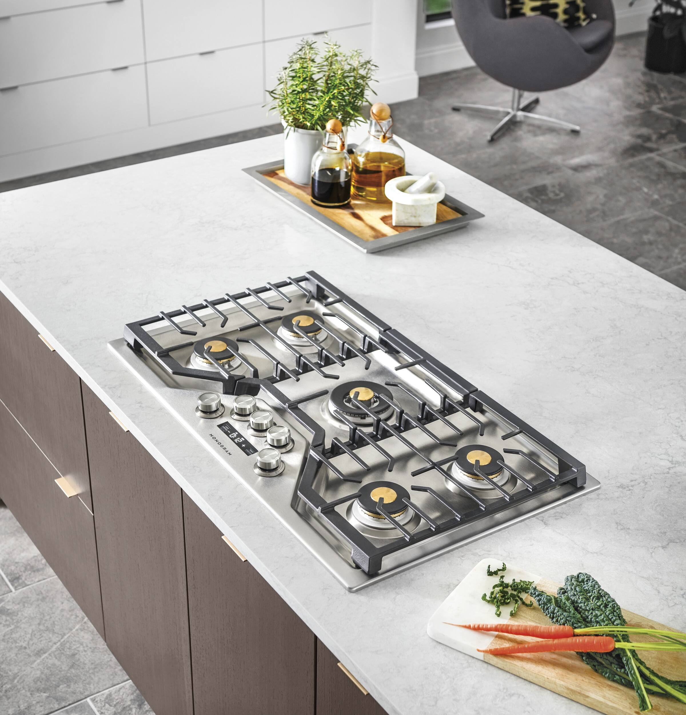 Alt View 29. Monogram - 36" Built-In Gas Cooktop with 5 burners and Sapphire Glass Precision Knobs - Stainless Steel.