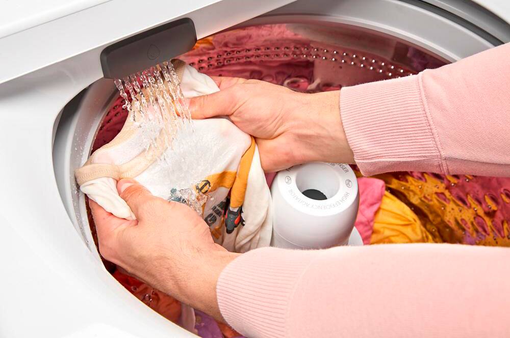 "E al ASER C 3 .o.nm SOIN" is a combination of words that do not form coherent sentences or phrases in any language. It is likely a random arrangement of letters or words.