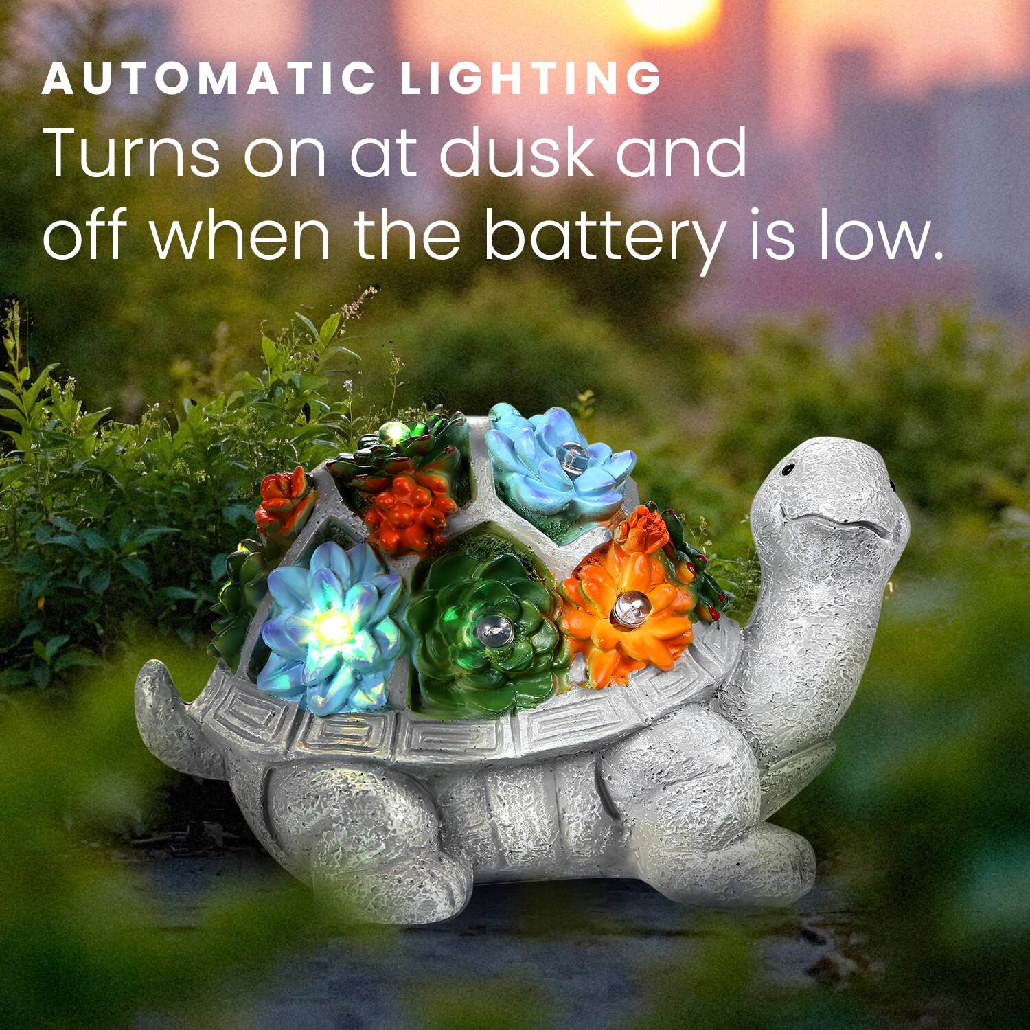 AUTOMATIC LIGHTING  
Turns on at dusk and off when the battery is low.