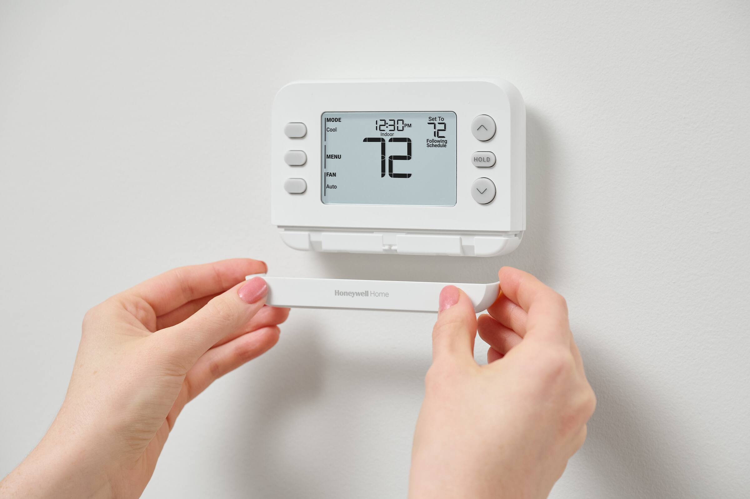 MODE Cool  
MENU  
FAN Auto  

12:30 PM  
Indoor 72  

Set To  
72  
Following Schedule  

HOLD  

Honeywell Home