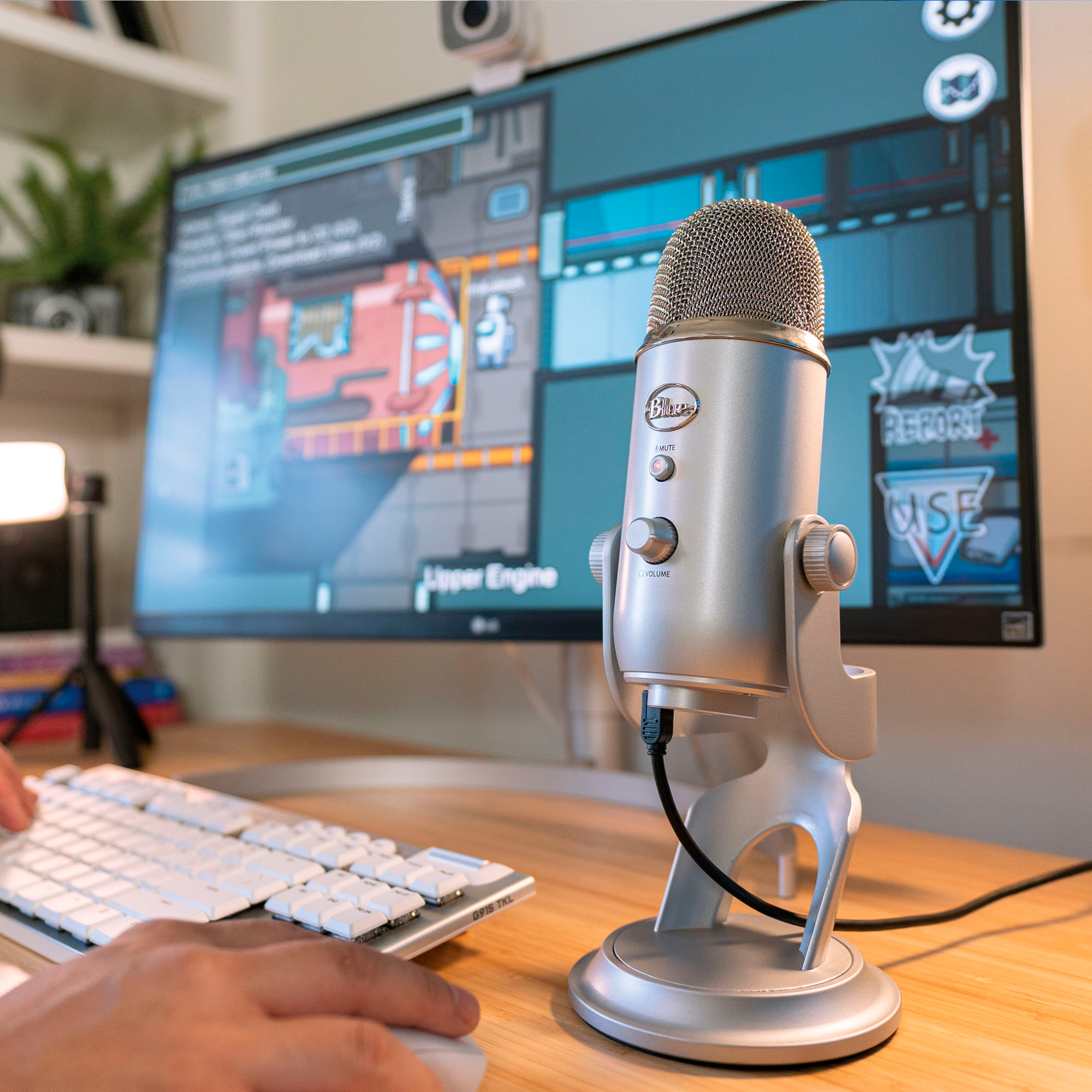 Blue Yeti USB Microphone for PC, Mac, Gaming, Recording, Streaming,  Podcasting, Studio and Computer Condenser Mic with Blue VO!CE effects, 4  Pickup