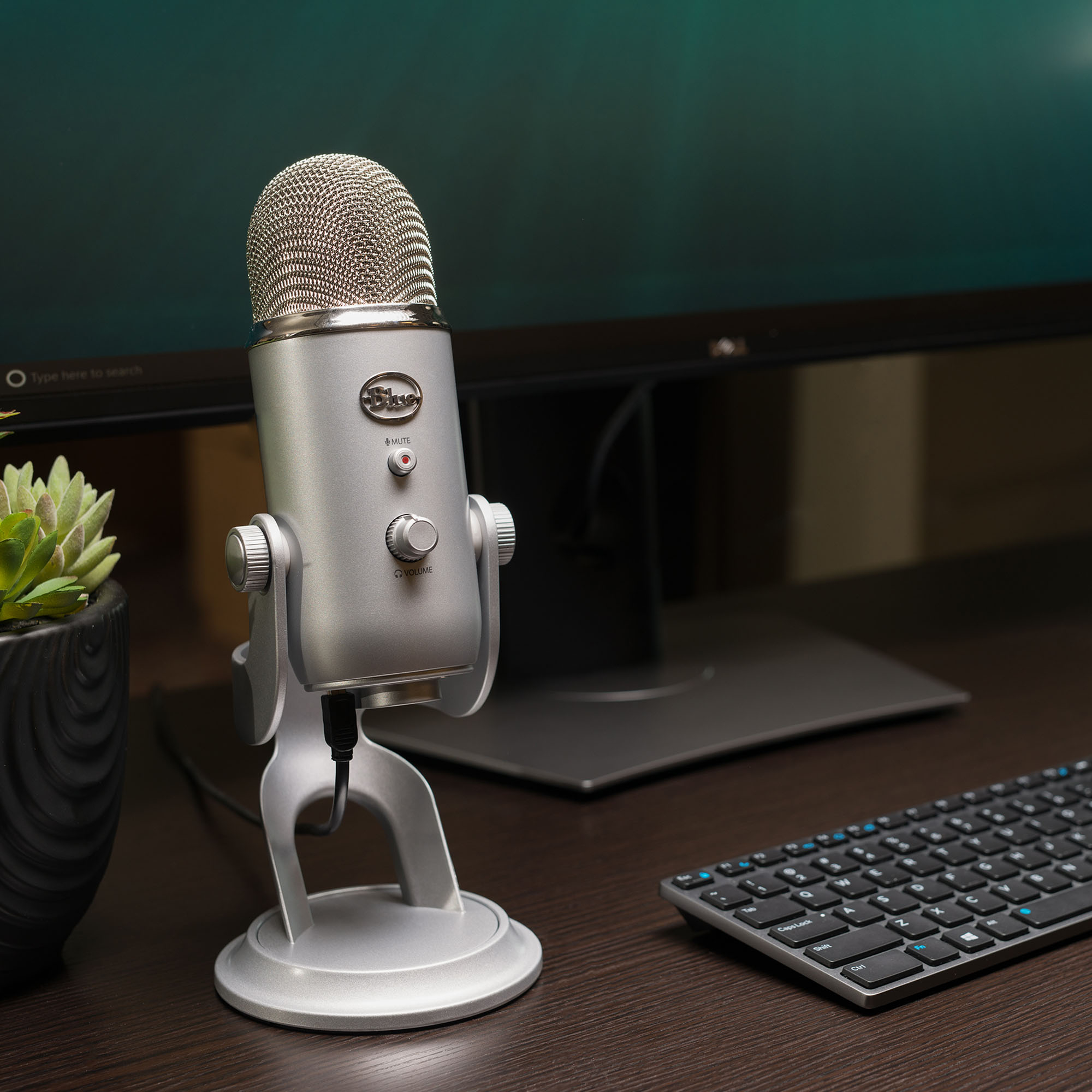 Logitech for Creators Blue Yeti Multi-Pattern USB Wired Ultimate Microphone  for Professional Recording, Blackout Edition - for Mac, Windows, and