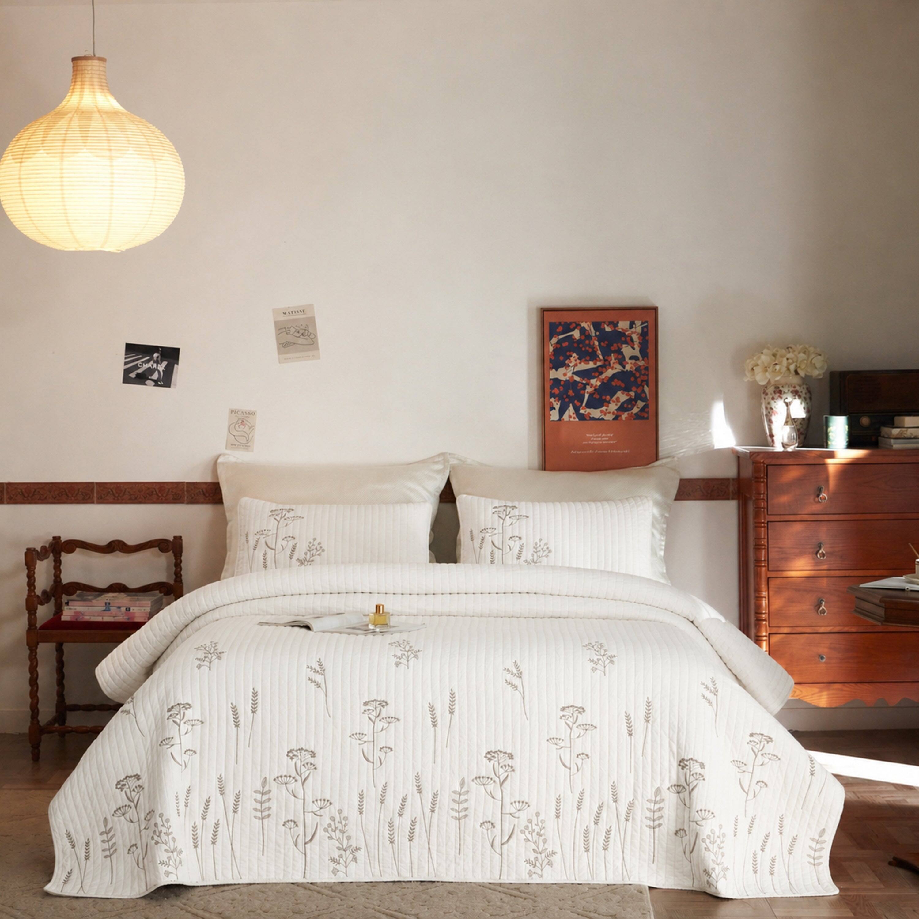 Front. MarCielo - MarCielo 3 Piece Cotton Floral Embroidered Quilt Bedspread Set - White.