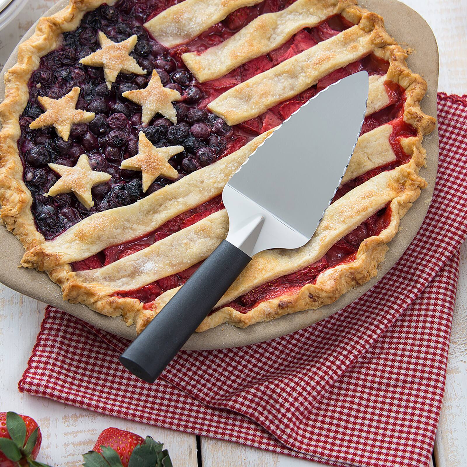 Alt View 1. Rada - Cutlery Serrated Pie Server Stainless Steel Face, Black Handle - Black.