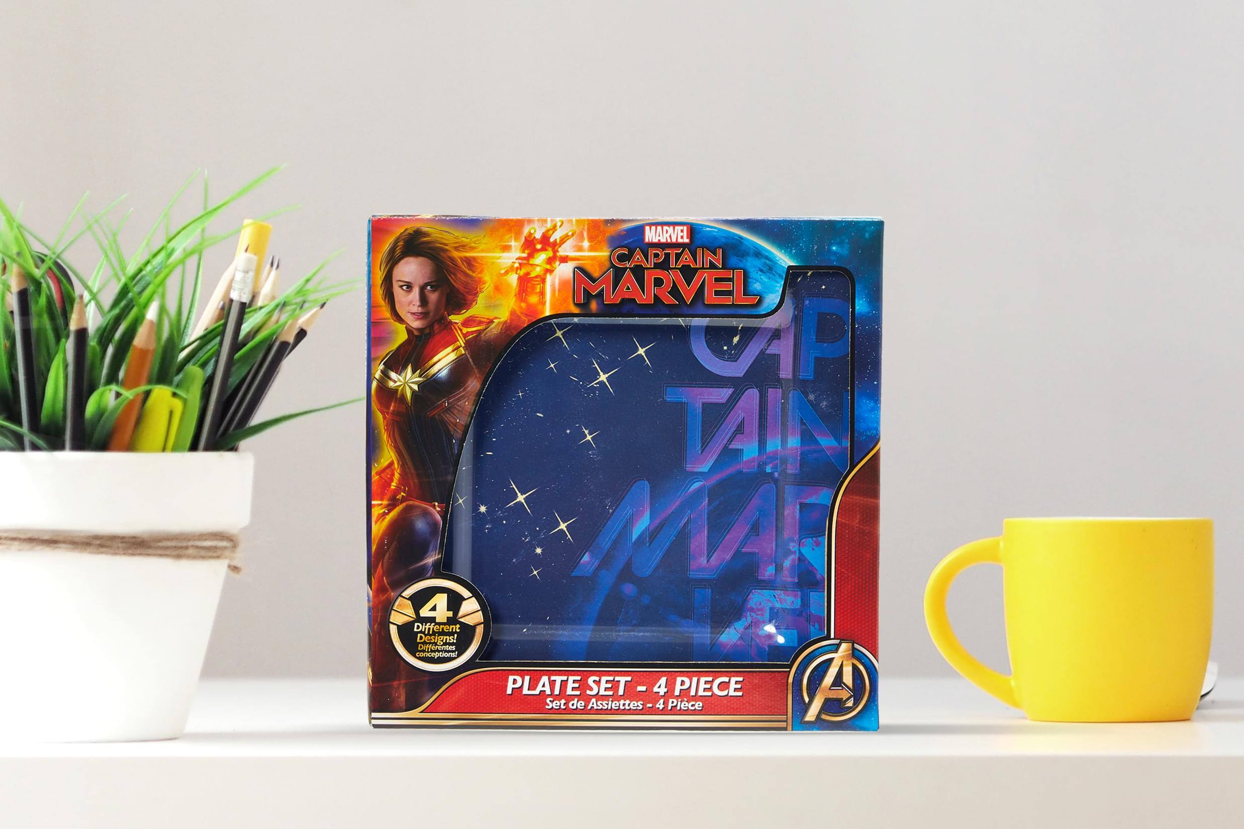 4 Different Designs! Different Conceptions! MARVEL CAPTAIN MARVEL CP TAN MAR PLATE Set de SET - 4 Assiettes - 4 - 4 4 Piece PIECE A