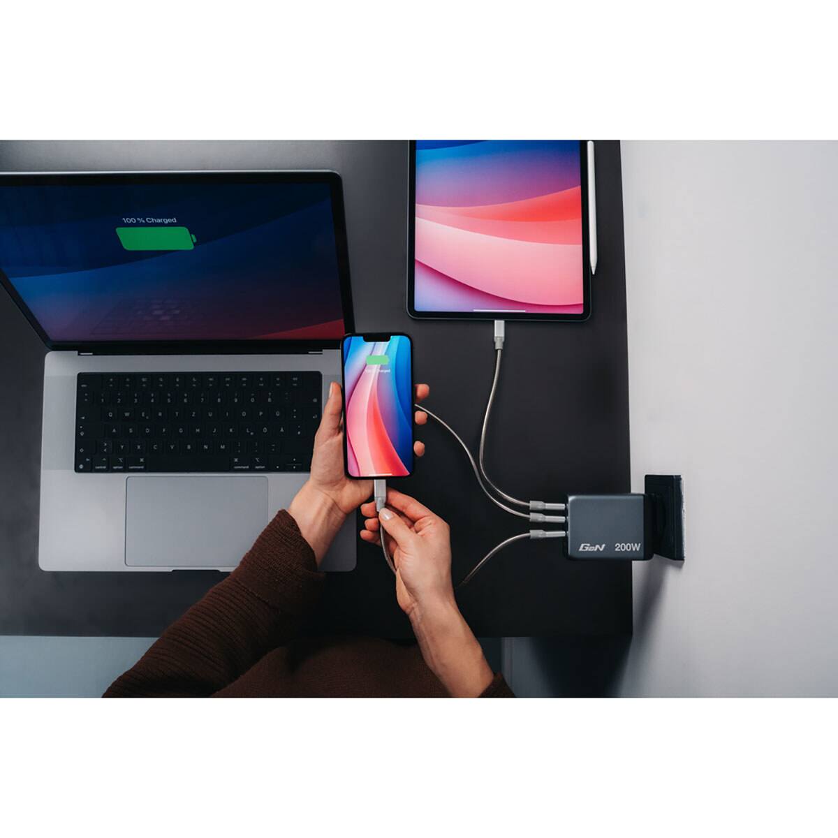 100% Charged

P A 5 5 0 :

GaN 200W