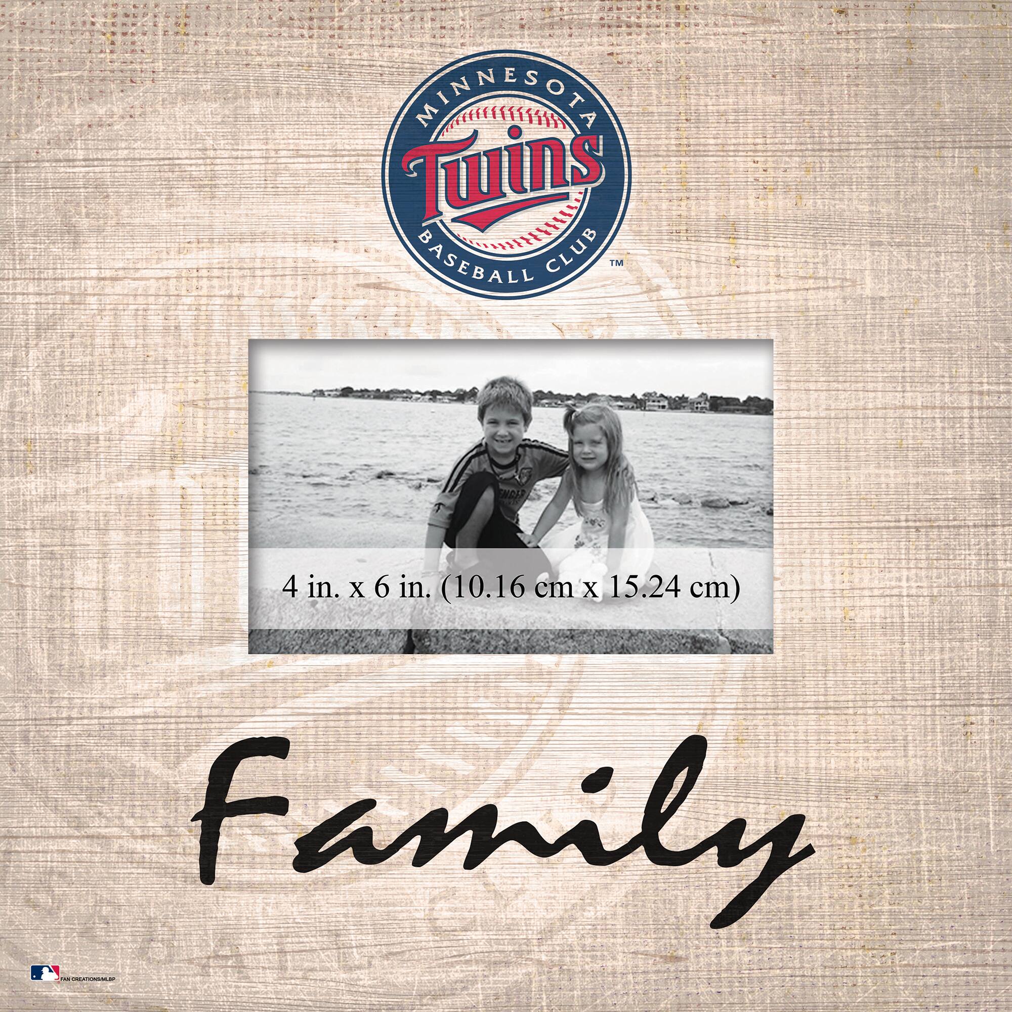 MINNESOTA Twins BASEBALL CLUB™

4 in. x 6 in. (10.16 cm x 15.24 cm)

Family
