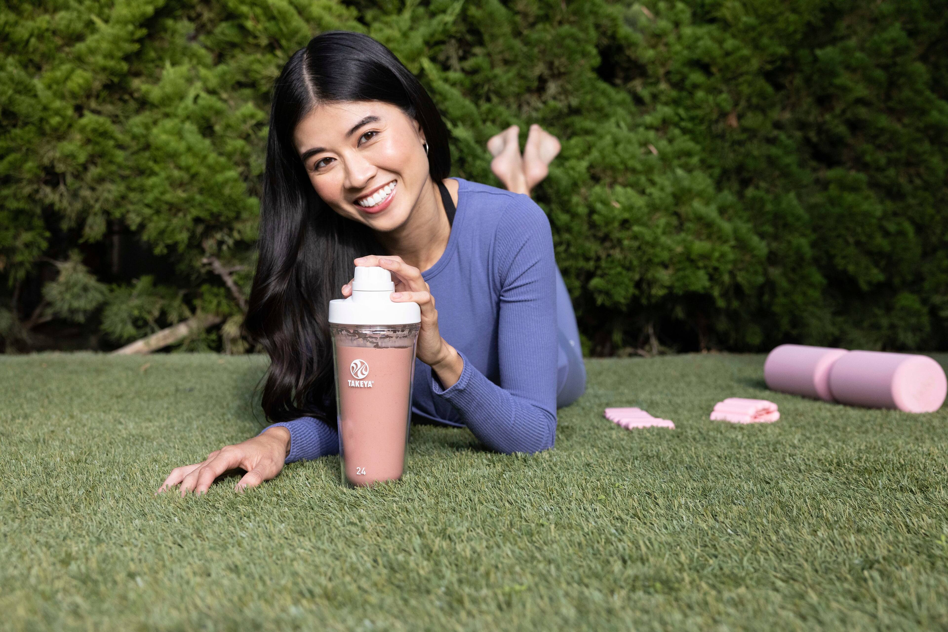 Alt View 17. Takeya - Tritan 24-oz. Protein Shaker - Cloud White.