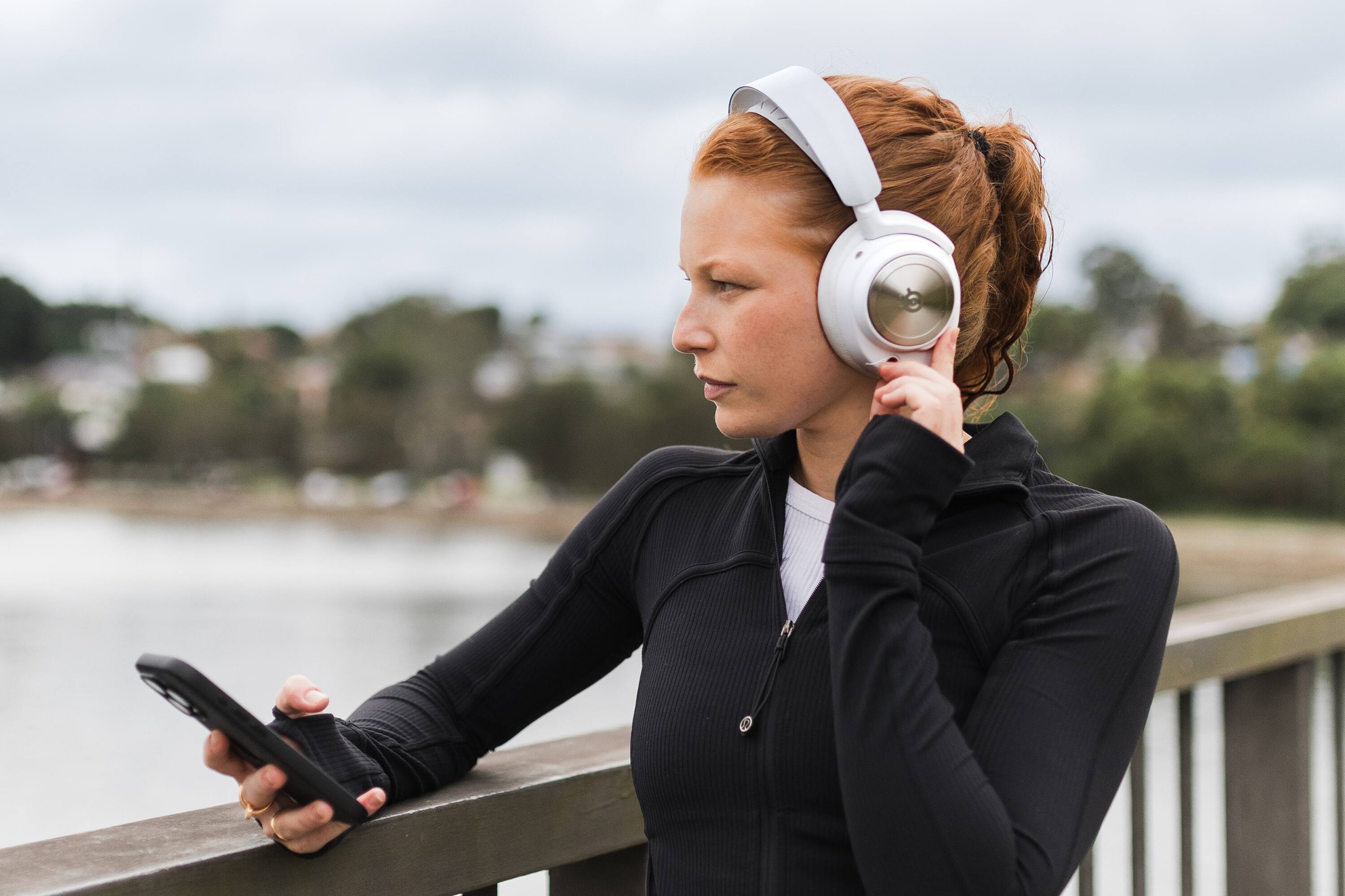 Alt View 16. SteelSeries - Arctis Nova Pro Wireless Multi Gaming Headset for Xbox Series X|S, Xbox One - White.