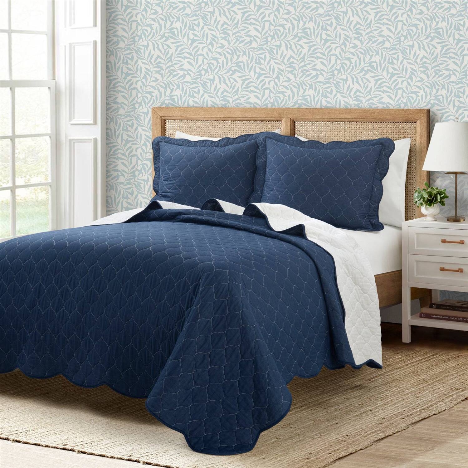 Angle. Hivvago - Full/Queen White Navy Scalloped Edge Reversible Thin Light Quilt Set - White Navy.