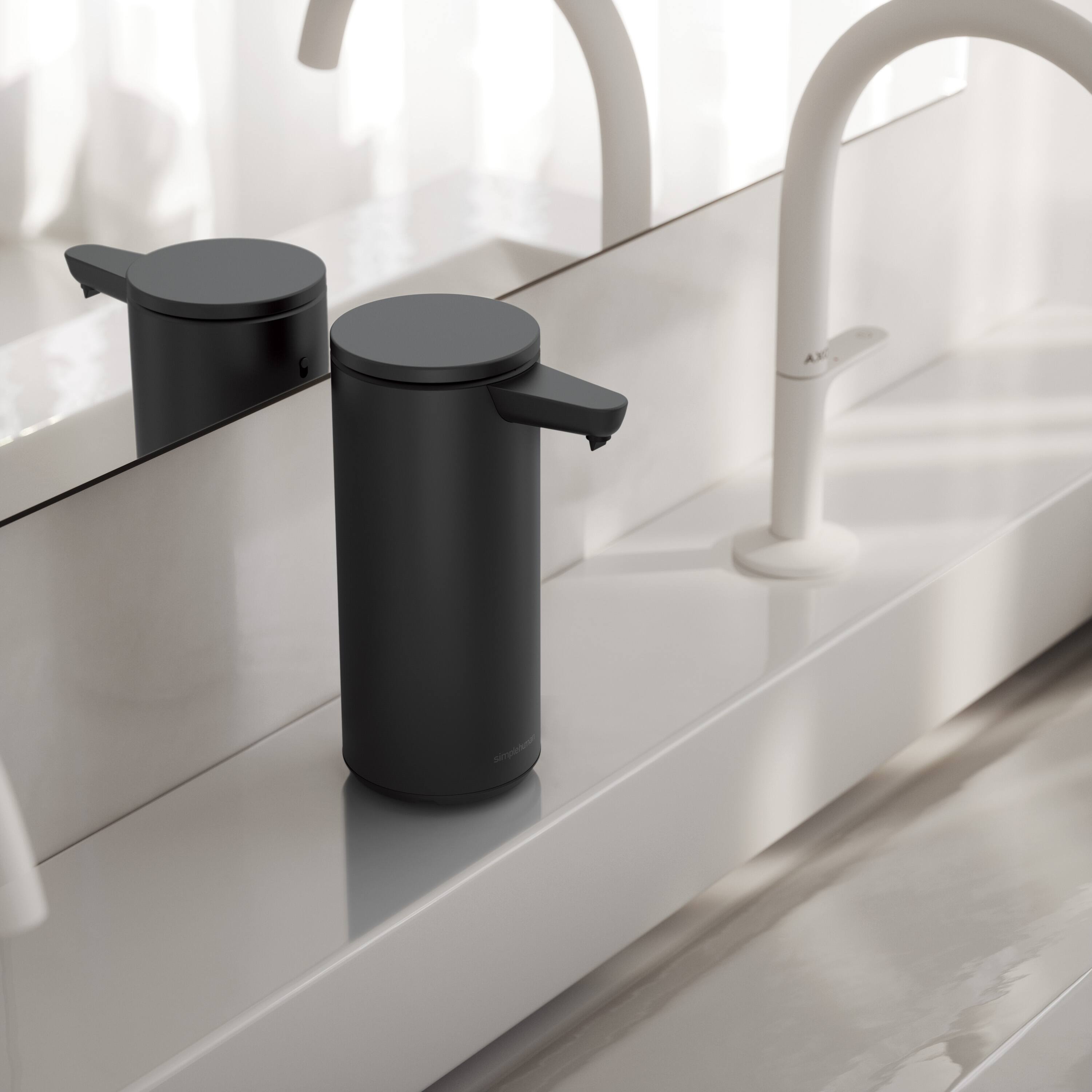 Alt View 5. simplehuman - 9 oz. rechargeable liquid sensor pump, high-grade matte black steel - Matte Black.