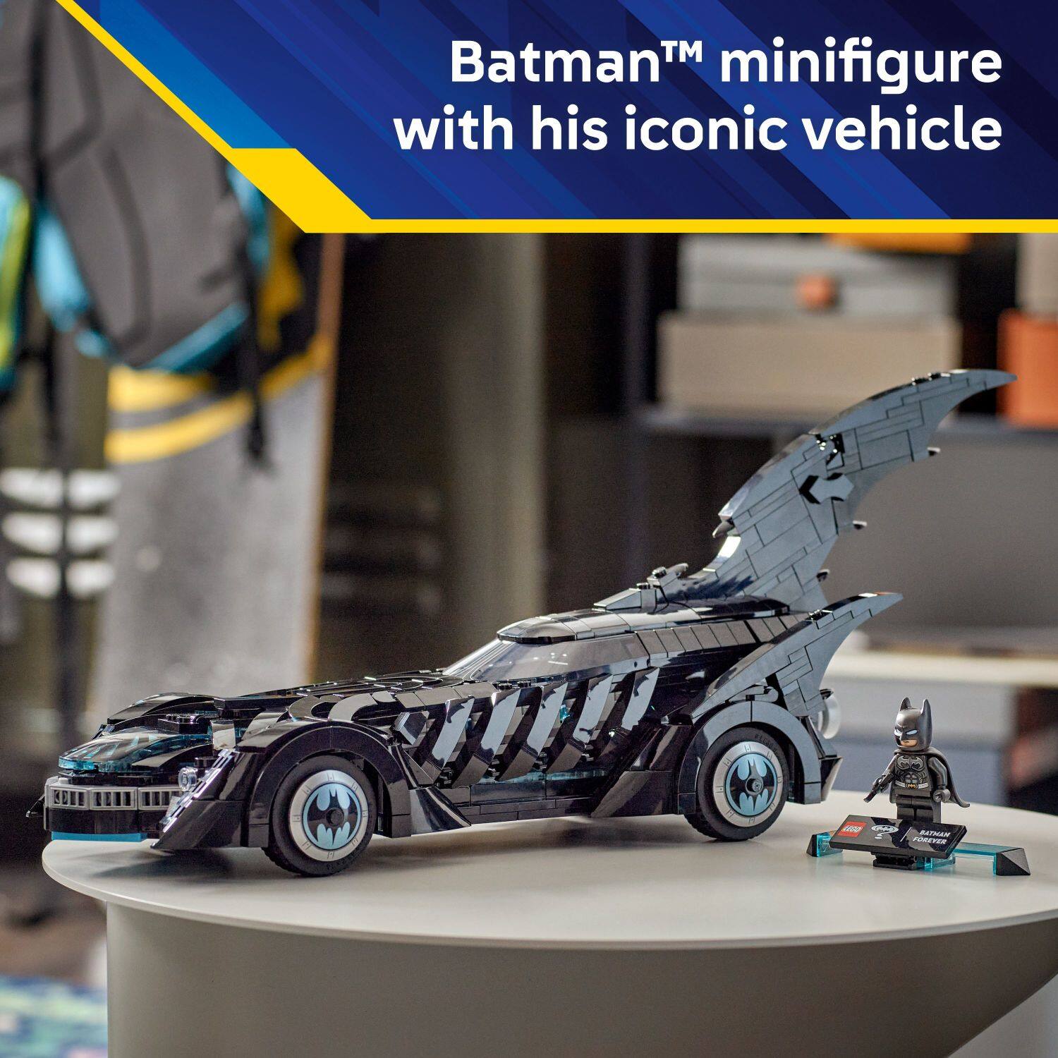 Batman™ minifigure with his iconic vehicle 1 - MAUSTAS TOEFTER