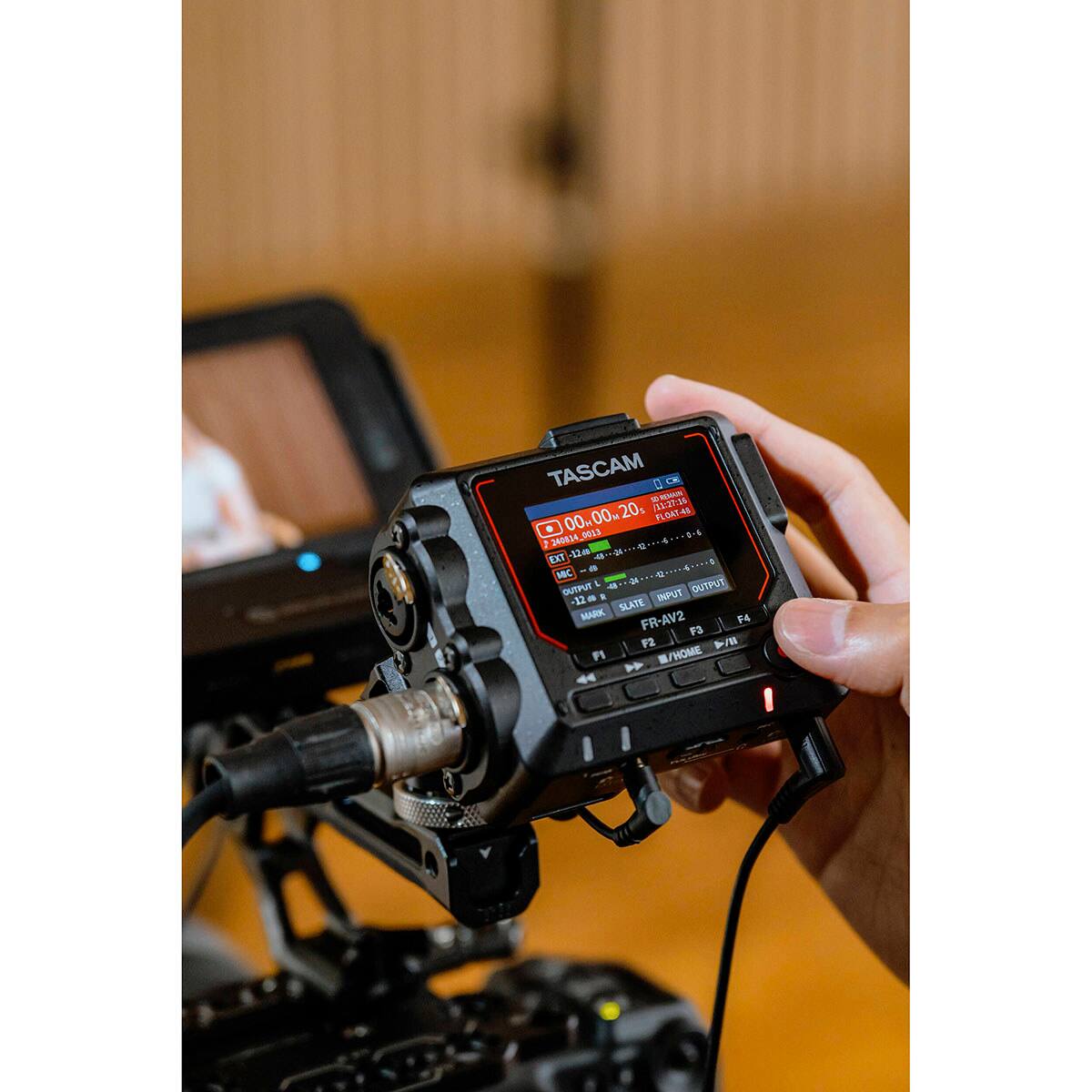 TASCAM U I. S - nsraa 0020020% FLDAT-4R 0LE A I 240834,9413 340834 EXT 124 e M a - - OUTPUT OUTPUT . INPUT 12a - SLATE MARK FR-AV2 F4 P3 F2 FI . FHOME 4