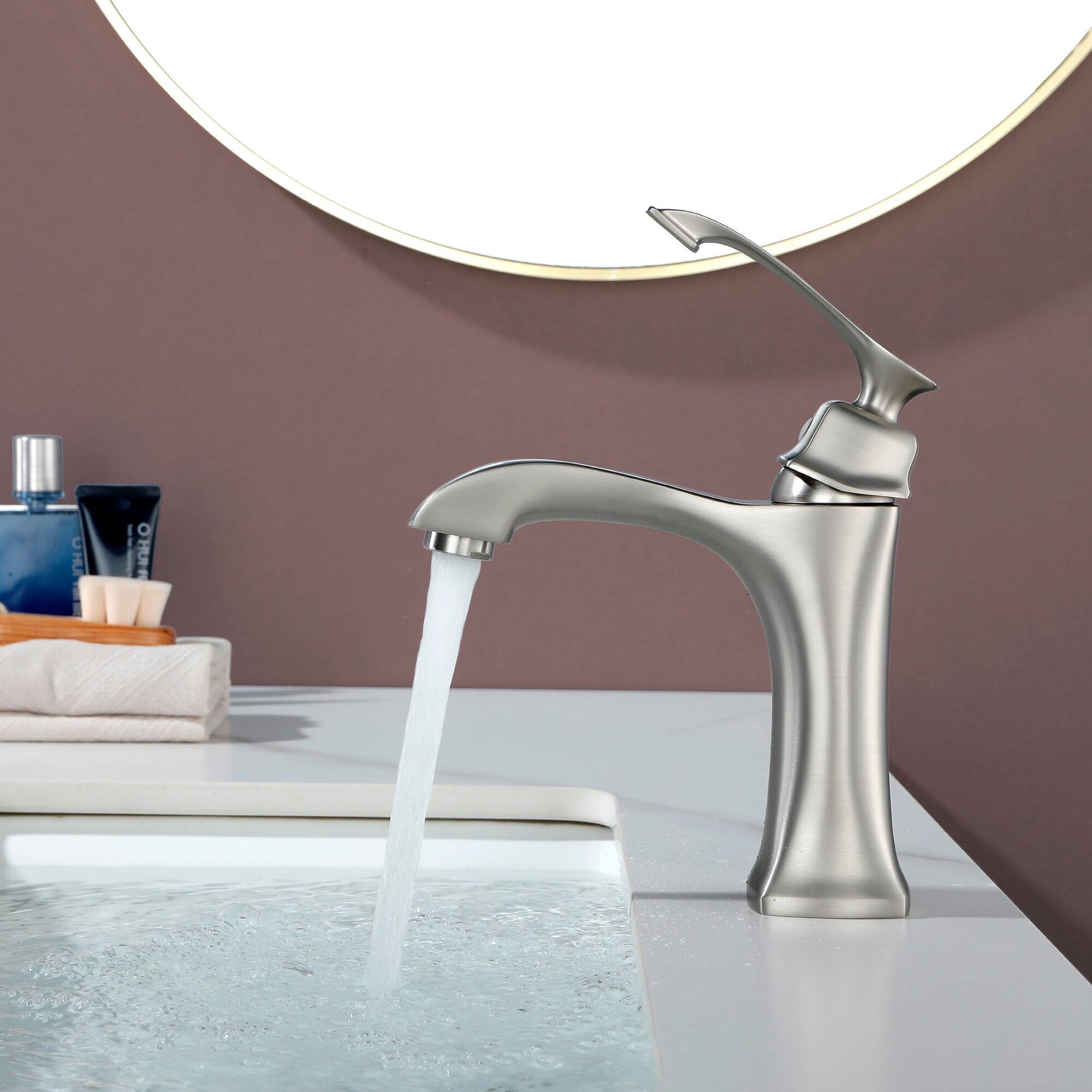 The text in the image is "UHU OHU."