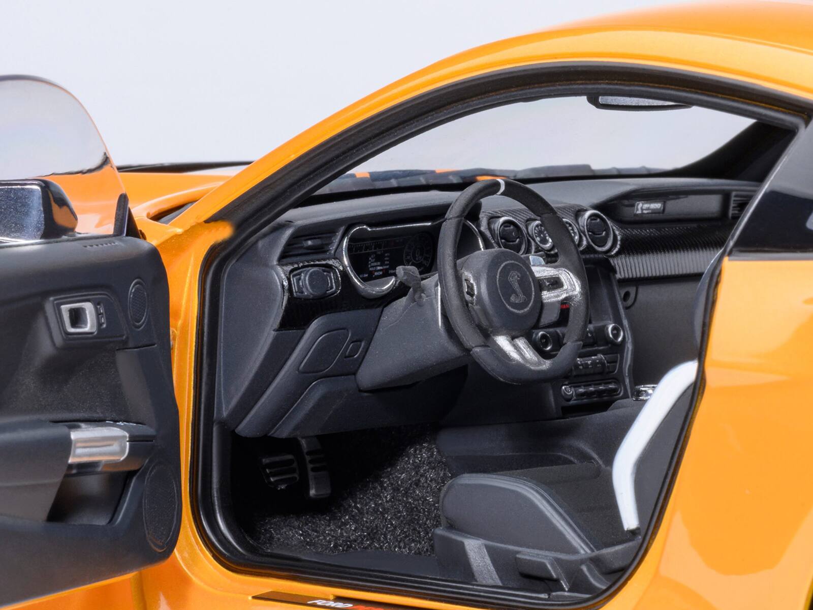 Alt View 3. Autoart - Ford Mustang Shelby GT500 Cyber Orange Metallic with Black Stripes 1/18 Model Car by Autoart.