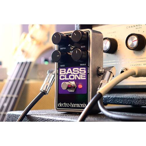 CHANNEL BASS  
DEPTH X RATE  
TREBLE BASS  
AMP BASS INPUT  
S  
CLONE  
CHANNEL O  
electro-harmonix