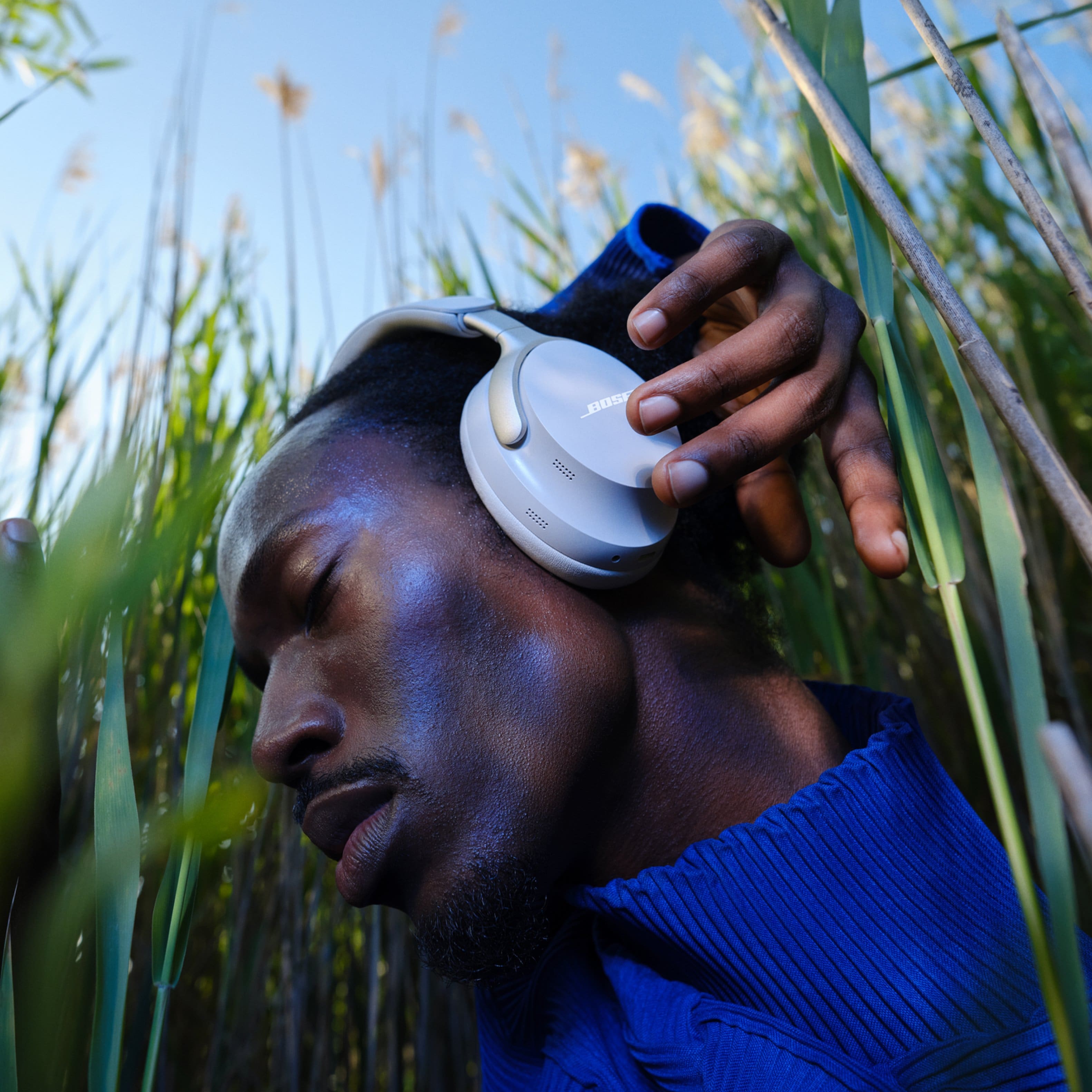 Alt View 13. Bose - QuietComfort Ultra Wireless Noise Cancelling Over-the-Ear Headphones - White Smoke.