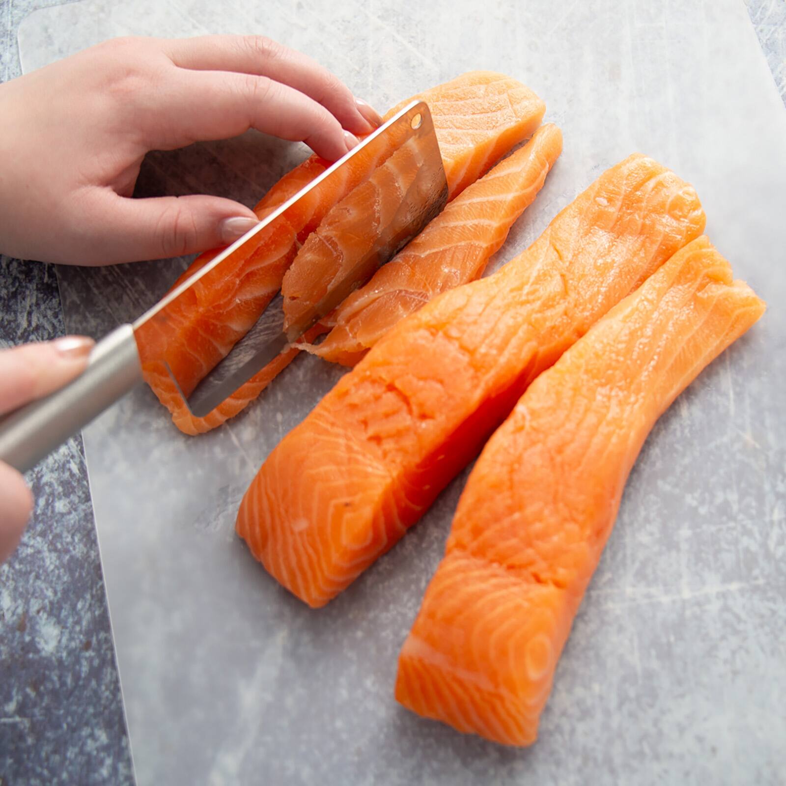 Alt View 4. Rada - 5.25 Inch Chef's Dicer Knife, Aluminum Handle - Silver.