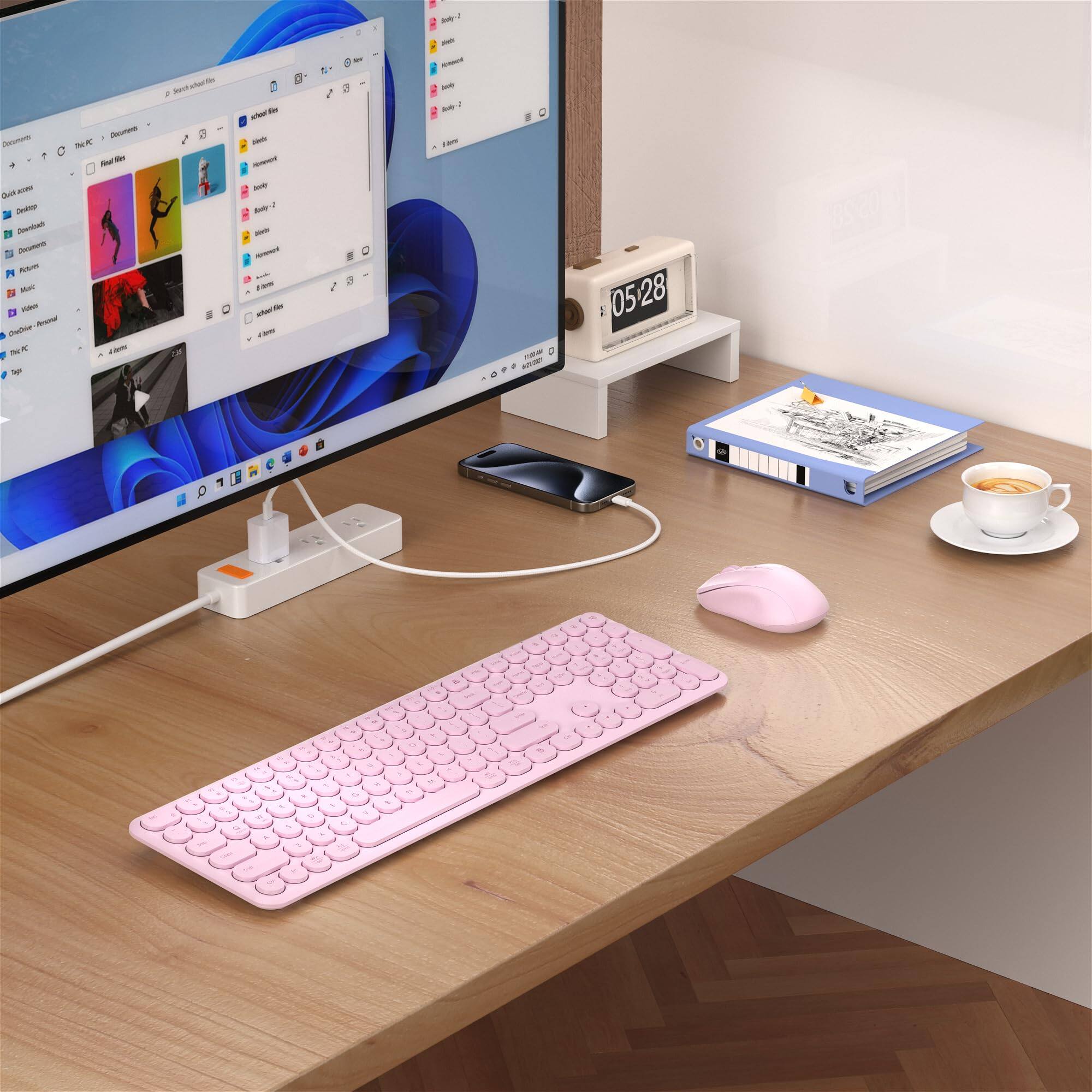 Sure, here is the corrected text:

- This PC
- Documents
- Quick access
- Desktop
- Downloads
- Documents
- Pictures
- Music
- Videos
- 3D Objects
- OneDrive
- OneDrive - Personal
- OneDrive - PC
- 4 items
- 4 items
- 0528
- 10:28
- 10:28
- 22
- Fam a
- Ca
- 0528
- 1
- &