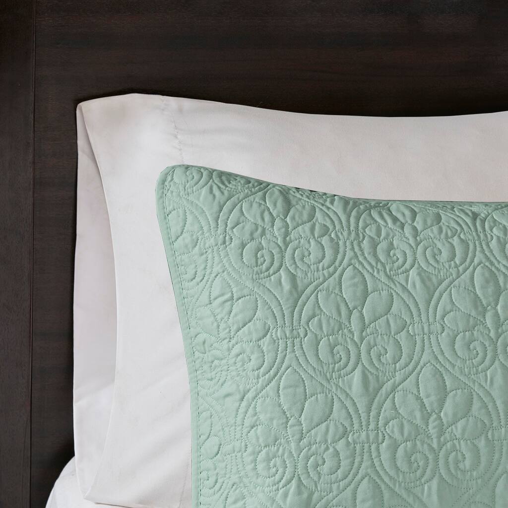 Alt View 3. Gracie Mills - Gracie Mills Sandy Reversible Cottage-Inspired Quilt Set - Seafoam.