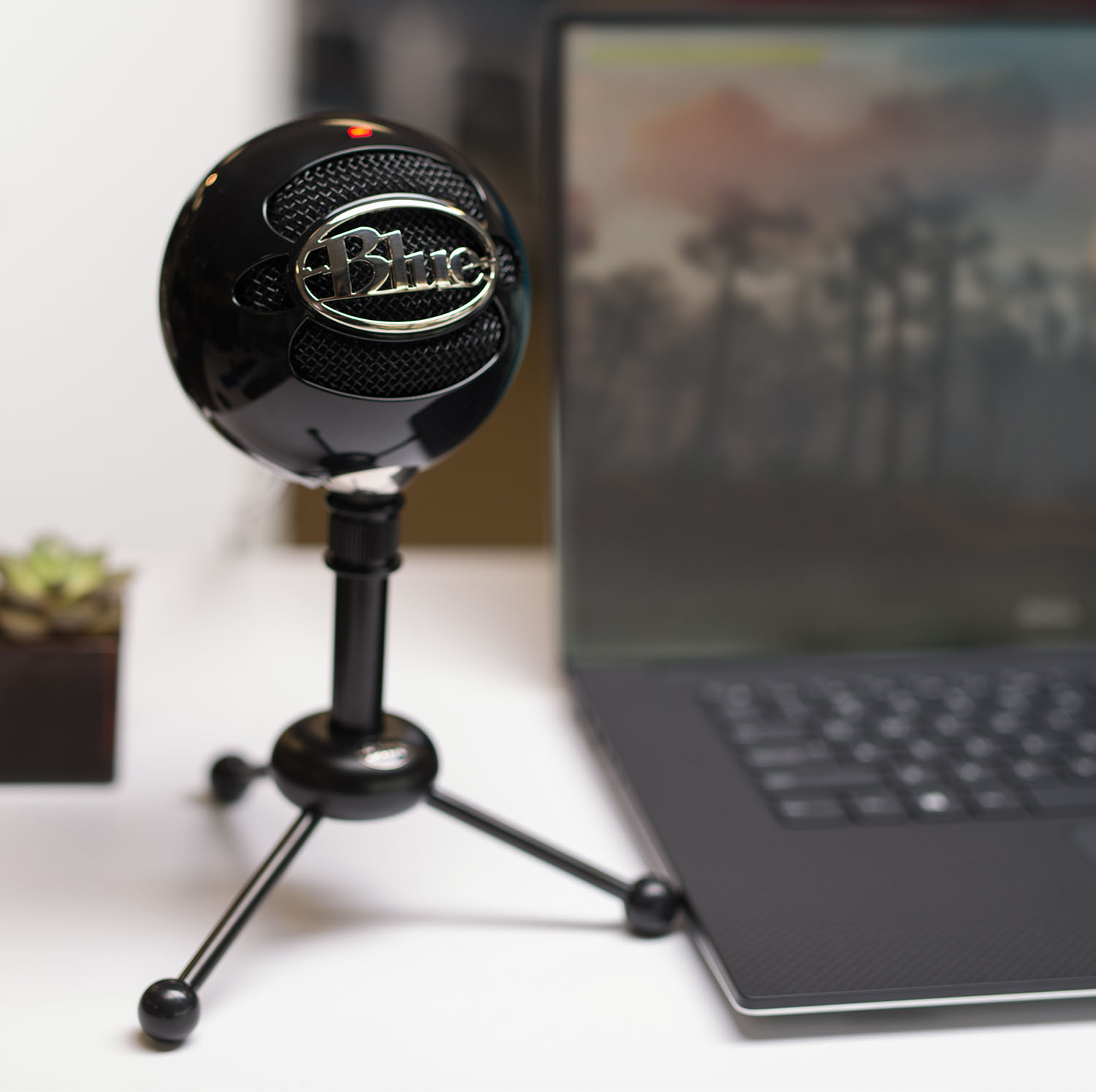 NeweggBusiness - Blue Snowball iCE USB Microphone for PC, Mac, Gaming,  Recording, Streaming, Podcasting, with Cardioid Condenser Mic Capsule,  Adjustable Desktop Stand and USB cable, Plug 'n Play – Black
