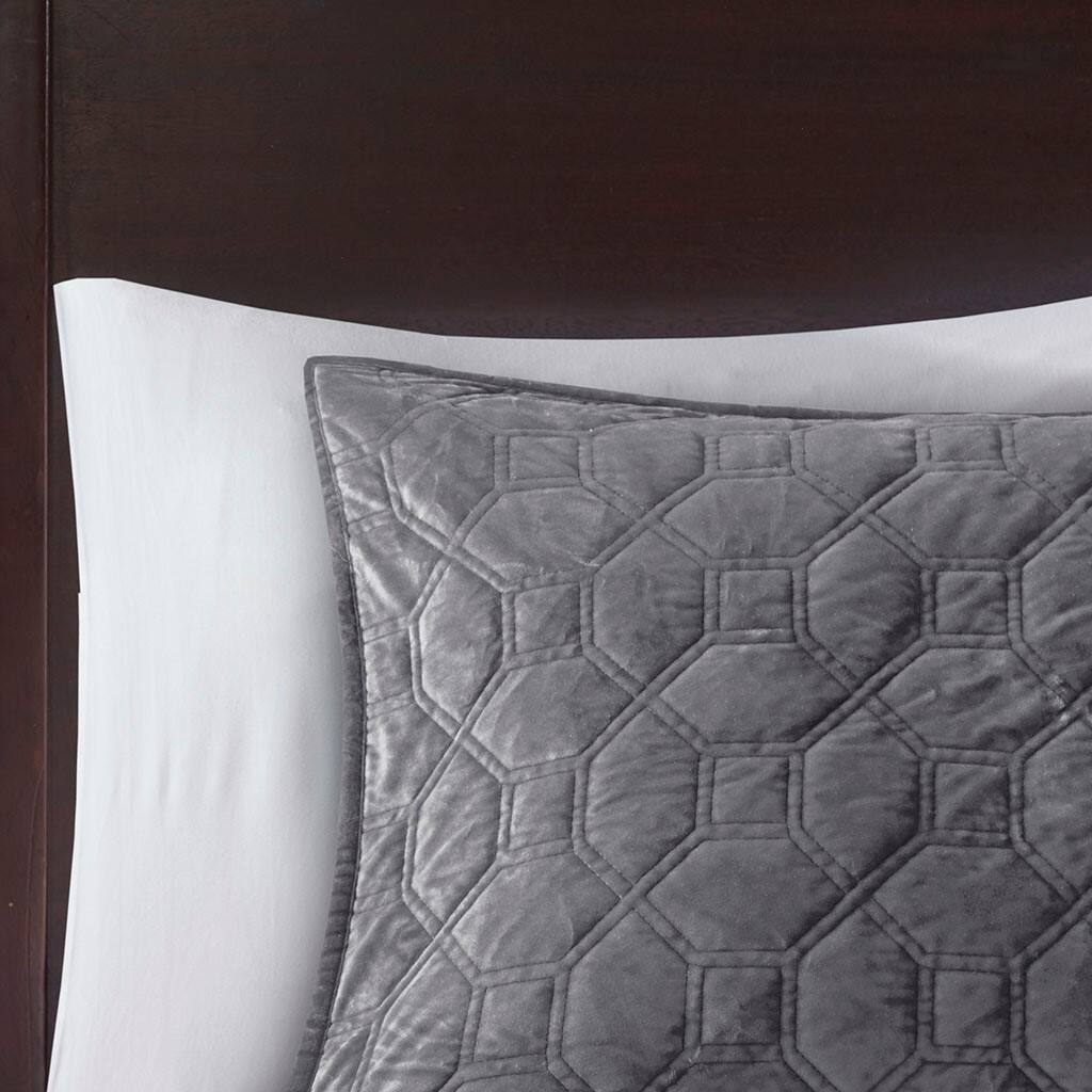 Alt View 3. Gracie Mills - Gracie Mills Gayle 3-Piece Casual Geometric Velvet Quilt Set - Grey.