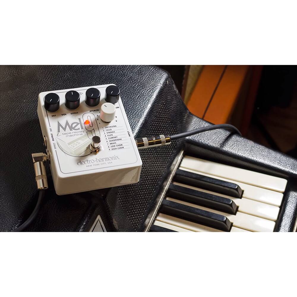 JN ATTACK V DEY a DAT Mel replay + 1 PATVWVTEA Stt VRRIS tape machine TEUTS INPU . OUTPUT 3 - SLASET SACSPA F SR CT nae Cs . I V . electro-harmonix nutw TURE LINT. USA

---

Mel  
tape replay machine  
electro-harmonix  
NEW YORK CITY, USA