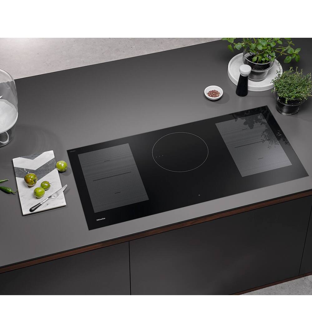 Angle. Miele - KM 7755 FL 42" Flush Mounted Induction Cooktop (Black) - Black.