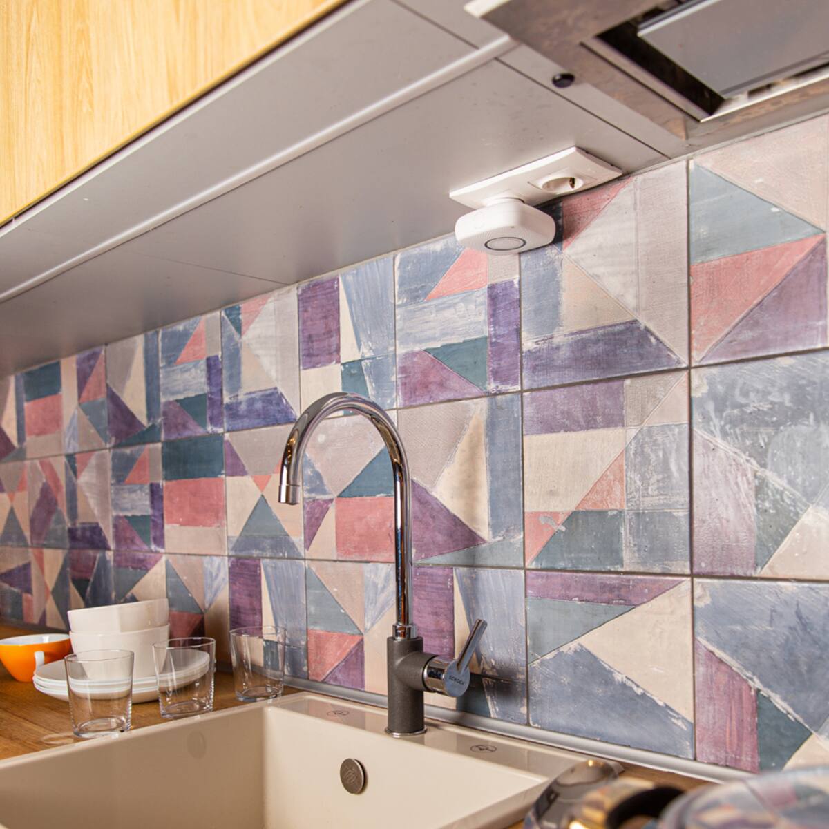 Alt View 2. Shelly - Gas LPG, Wi-Fi Operated Certified Smart Gas Sensor with Sound and Light Alarm - White.