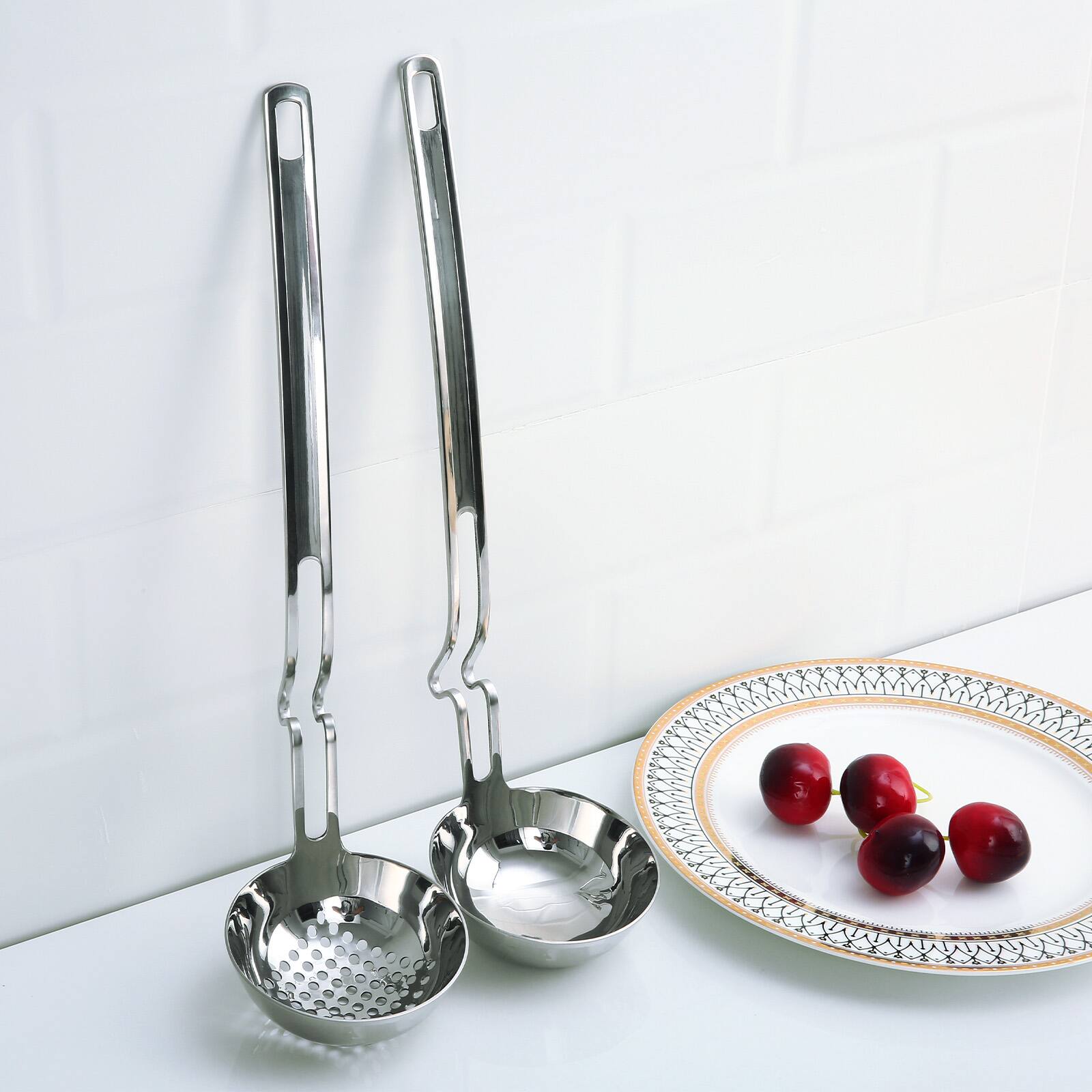 Angle. KITCHENTREND - KitchenTrend 2Pcs Ladle and Skimmer Serving Spoon Strainer Spoon For Kitchen Home Use Large Capacity Wall Mounted.